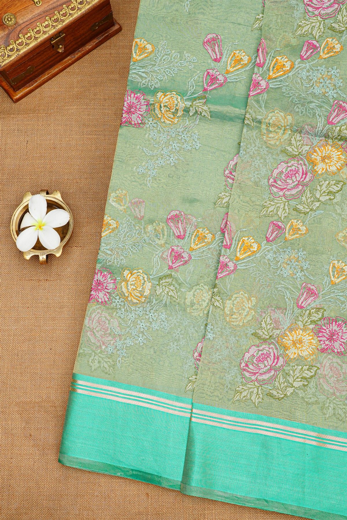 Fancy Kora Dual Colour Saree With Florals And Leaves In Thread Work Body And Contrast Cross Lines Border