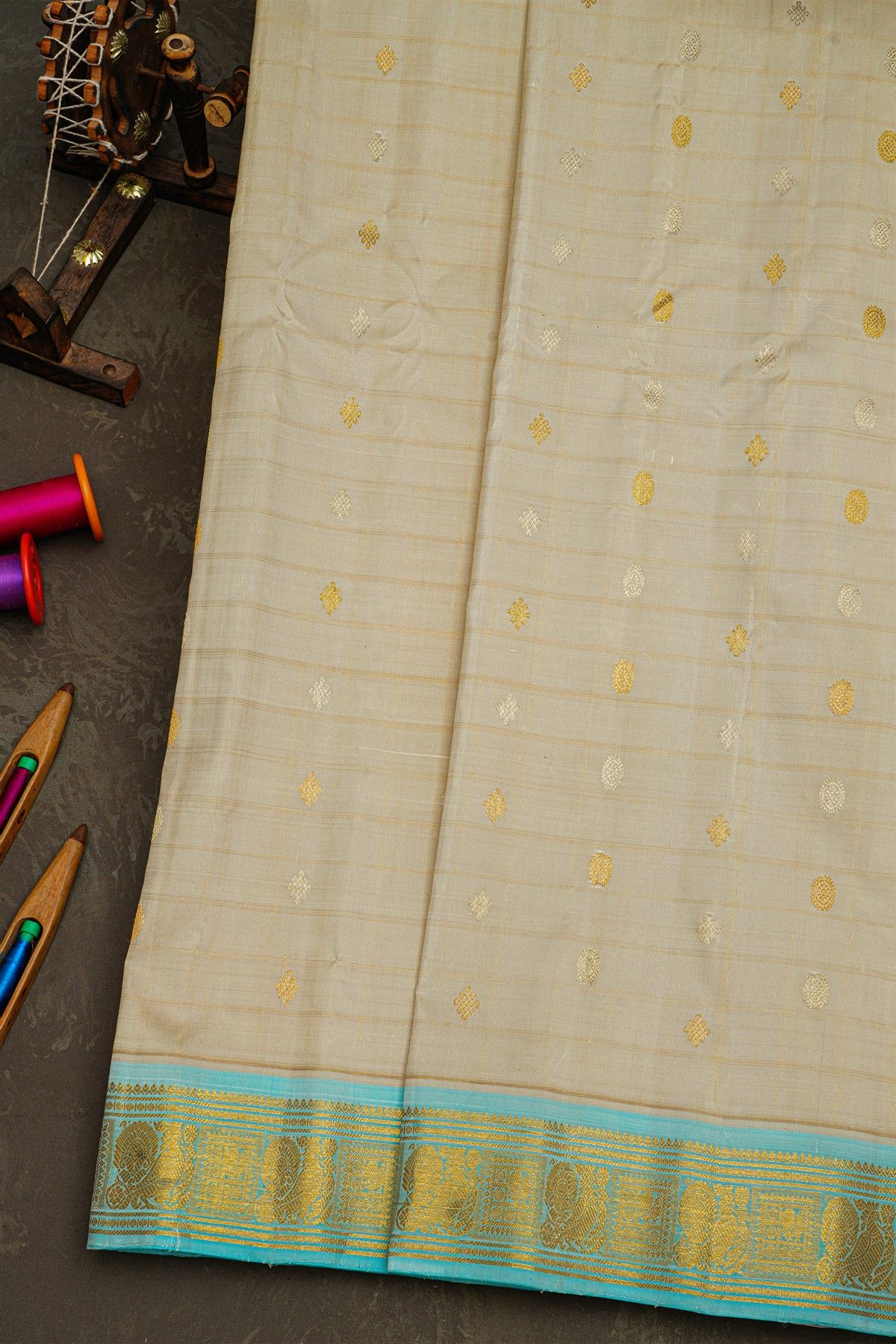 Gadwal Silk Grey Saree With Florals And Leaves In Checks Body