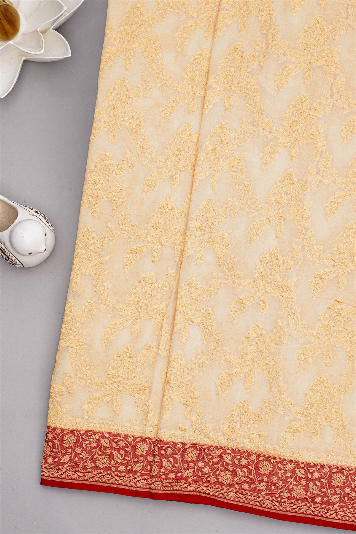Banarasi Kaddi Georgette Off White Saree With Leaves Jaal And Birds Border