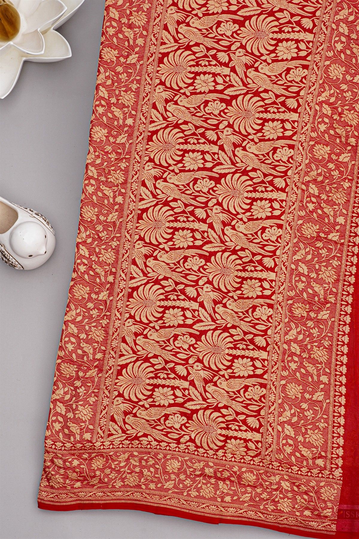 Banarasi Kaddi Georgette Off White Saree With Leaves Jaal And Birds Border