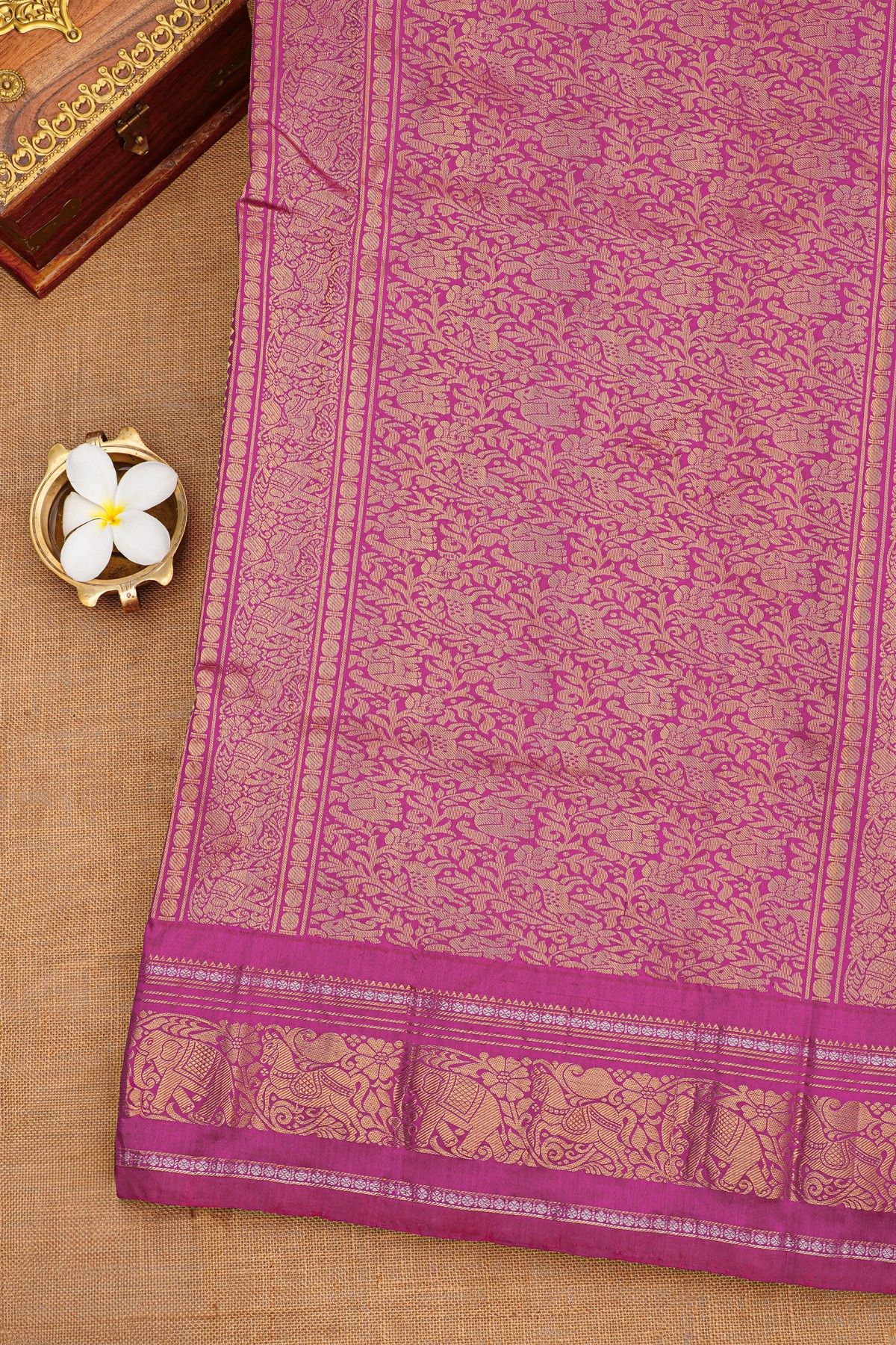 Fusion Silk Off White Saree With Elephants And Horses Border
