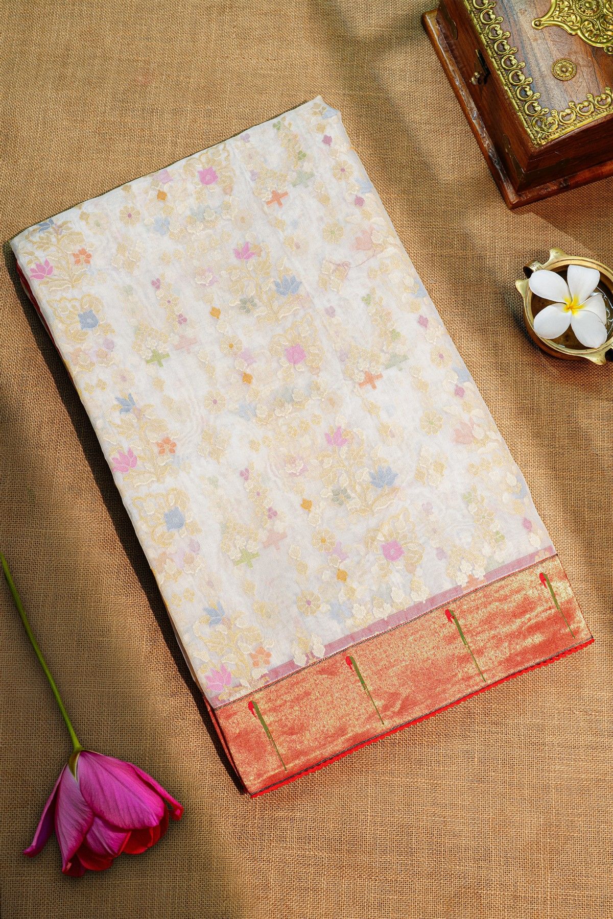 Fusion Silk Off White Jamdani Weaving Saree With Muniya Buttis In Zari Border