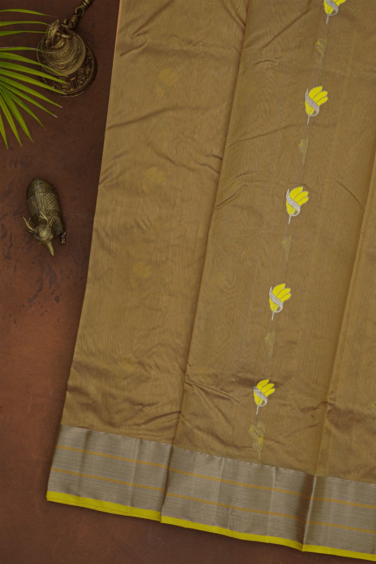 Chanderi Silk Beige Saree With Meenakari Zari Buttis And Kaddi Border