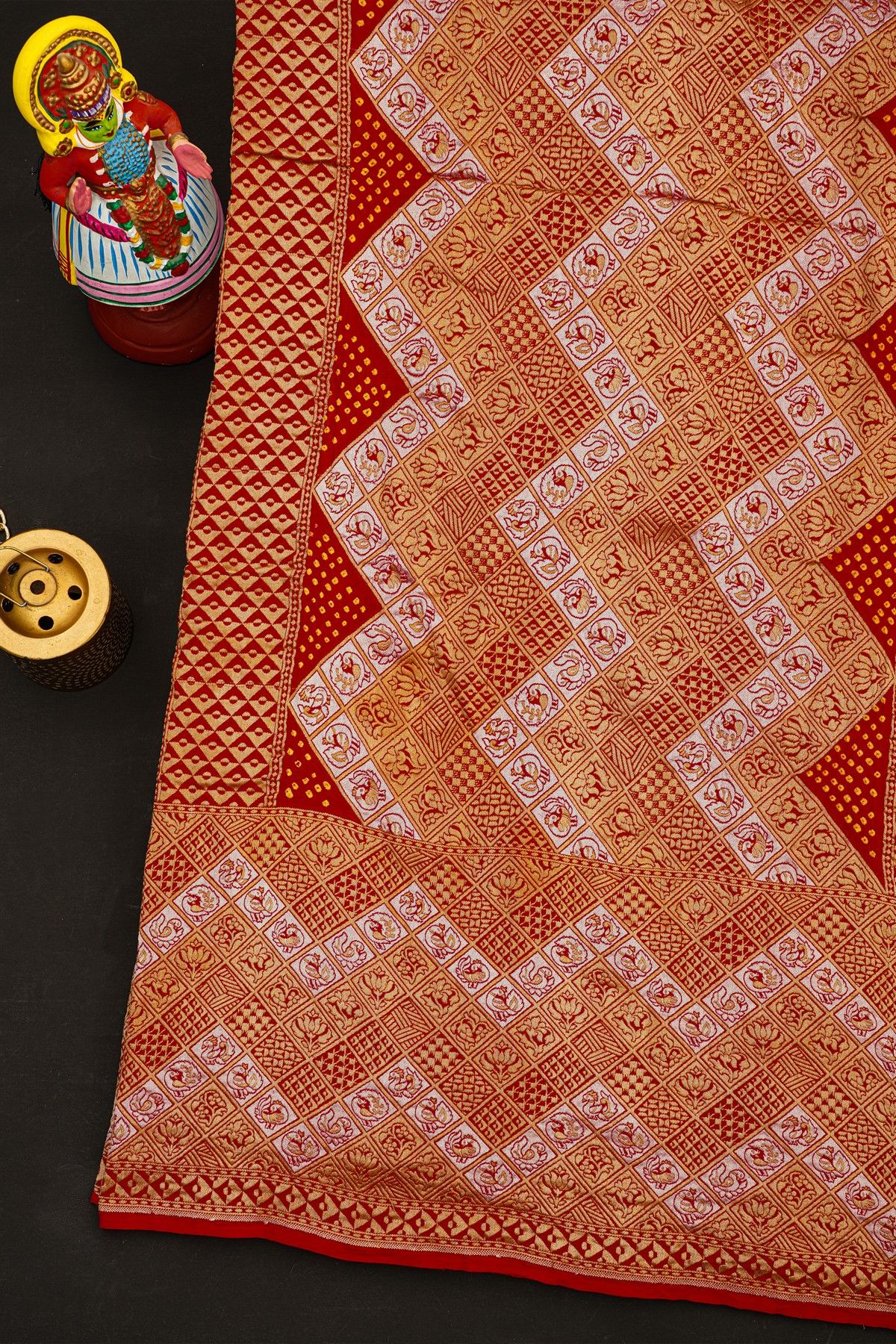 Pure Bandhani Kaddi Georgette Red Saree WIth All Over Floral Jaal