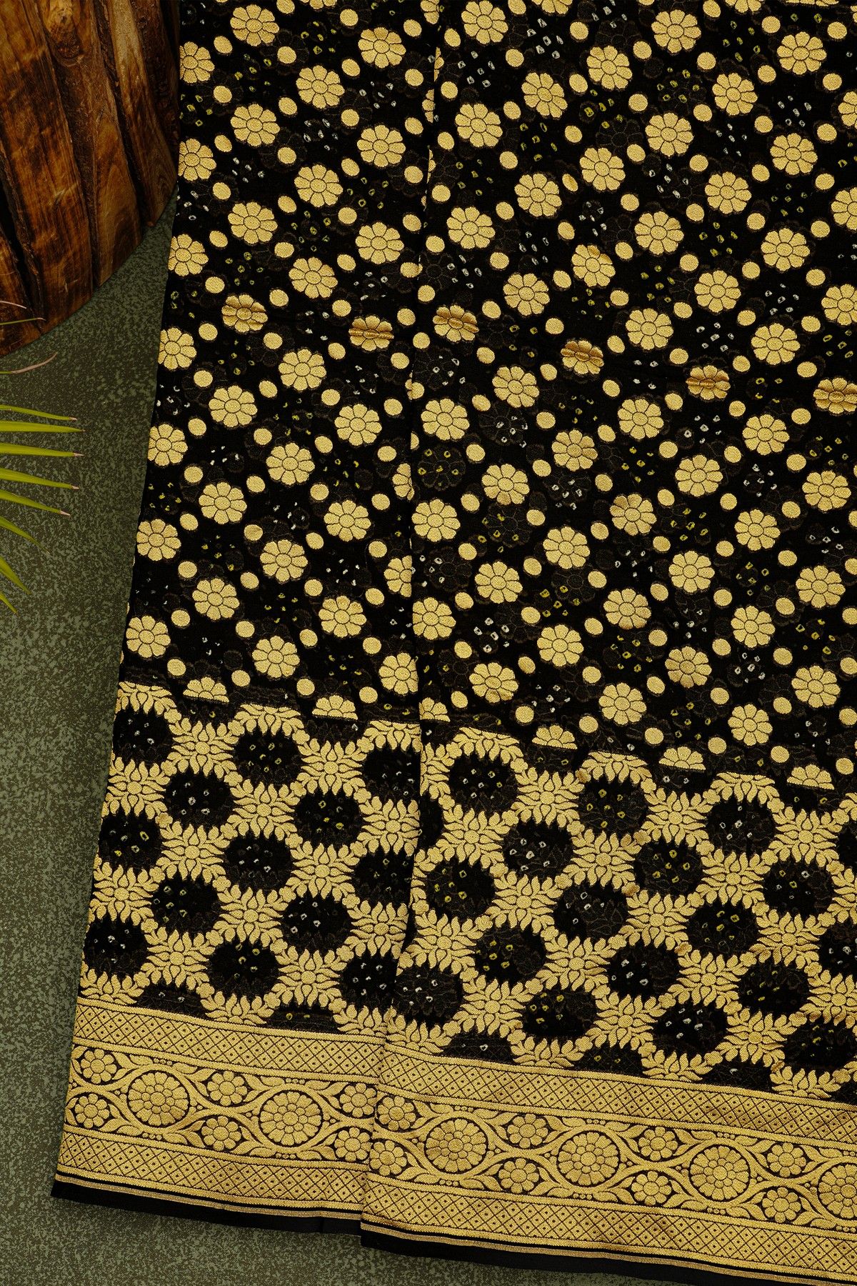 Bandhani Kaddi Georgette Black Saree With Bandhani Dots Body