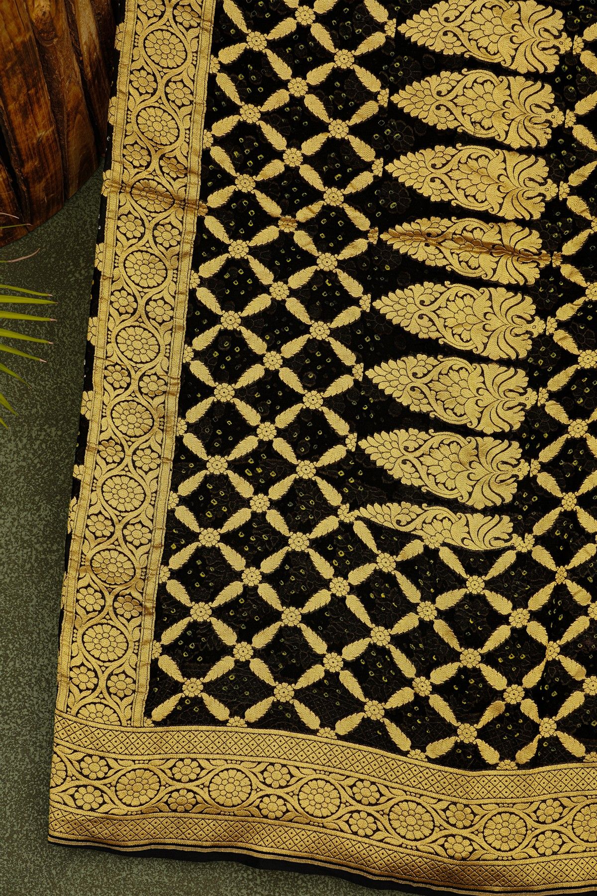 Bandhani Kaddi Georgette Black Saree With Bandhani Dots Body