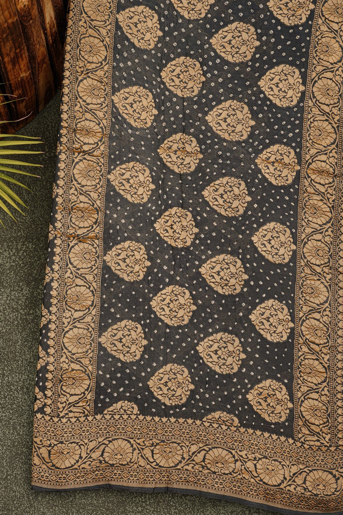 Bandhani Kaddi Georgette Grey Saree With Bandhani Dots And Florals Body