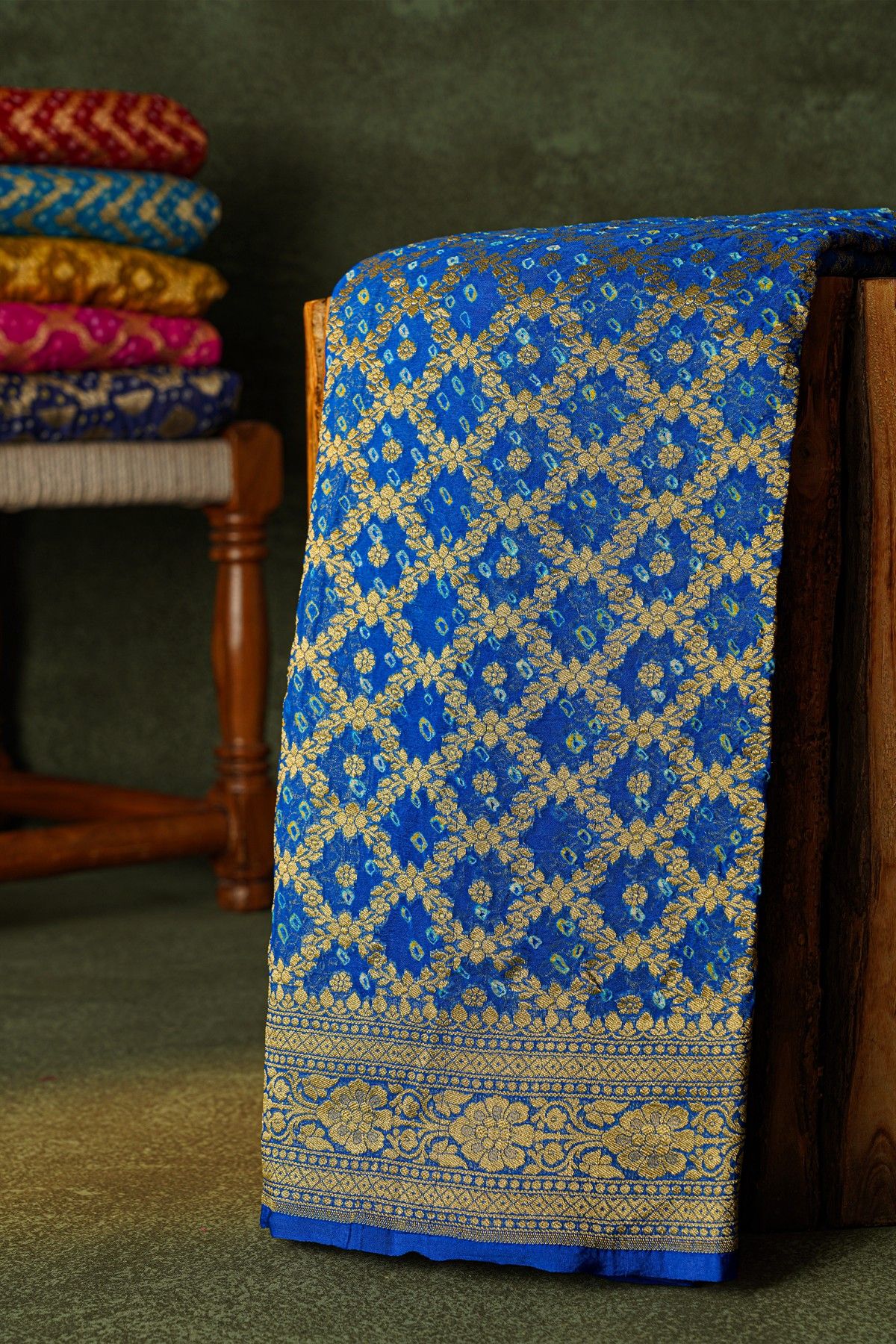 Bandhani Kaddi Georgette Dual Colour Saree With Bandhani Dots And Florals Body