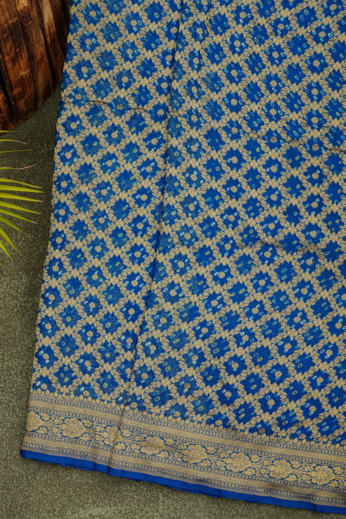 Bandhani Kaddi Georgette Dual Colour Saree With Bandhani Dots And Florals Body