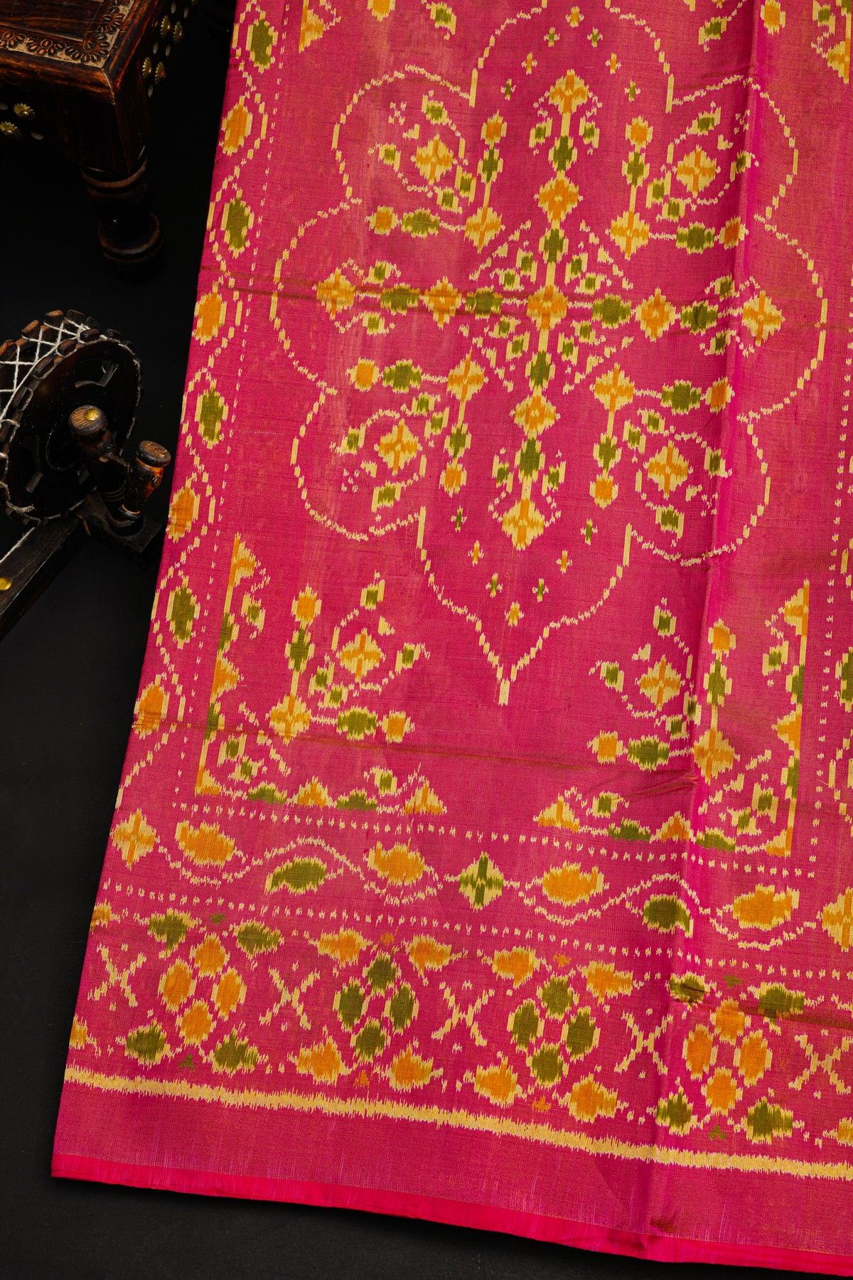 Patola Silk Cream Saree With Floral Jaal Body And Border