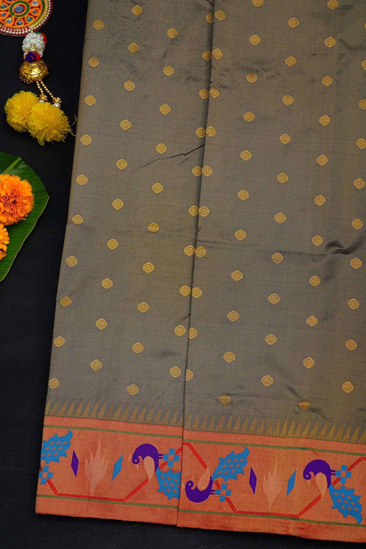 Narayanpet Silk Grey Saree With Paithani Pallu And Border