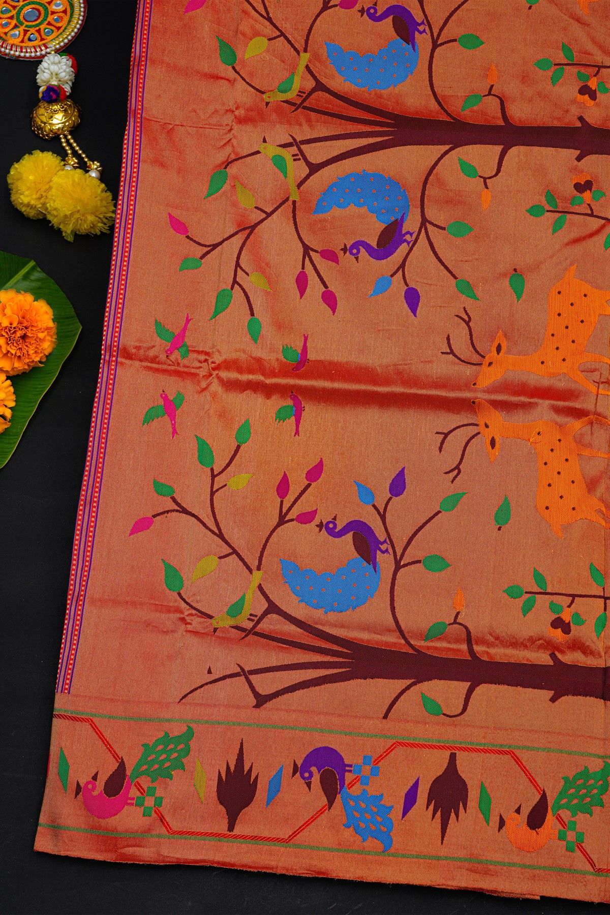 Narayanpet Silk Grey Saree With Paithani Pallu And Border