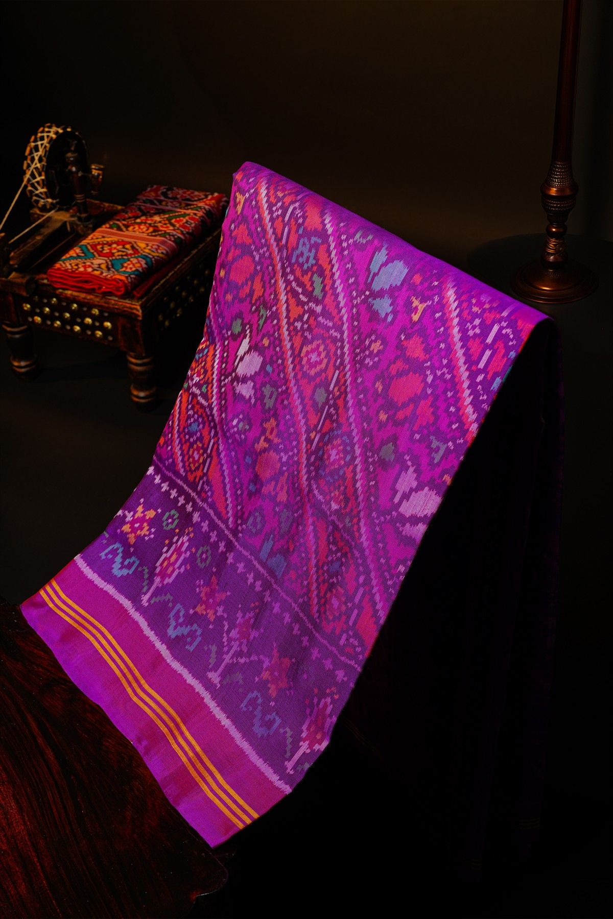 Patola Silk Dual Colour Saree With All Over Florals Design In Cross Lines