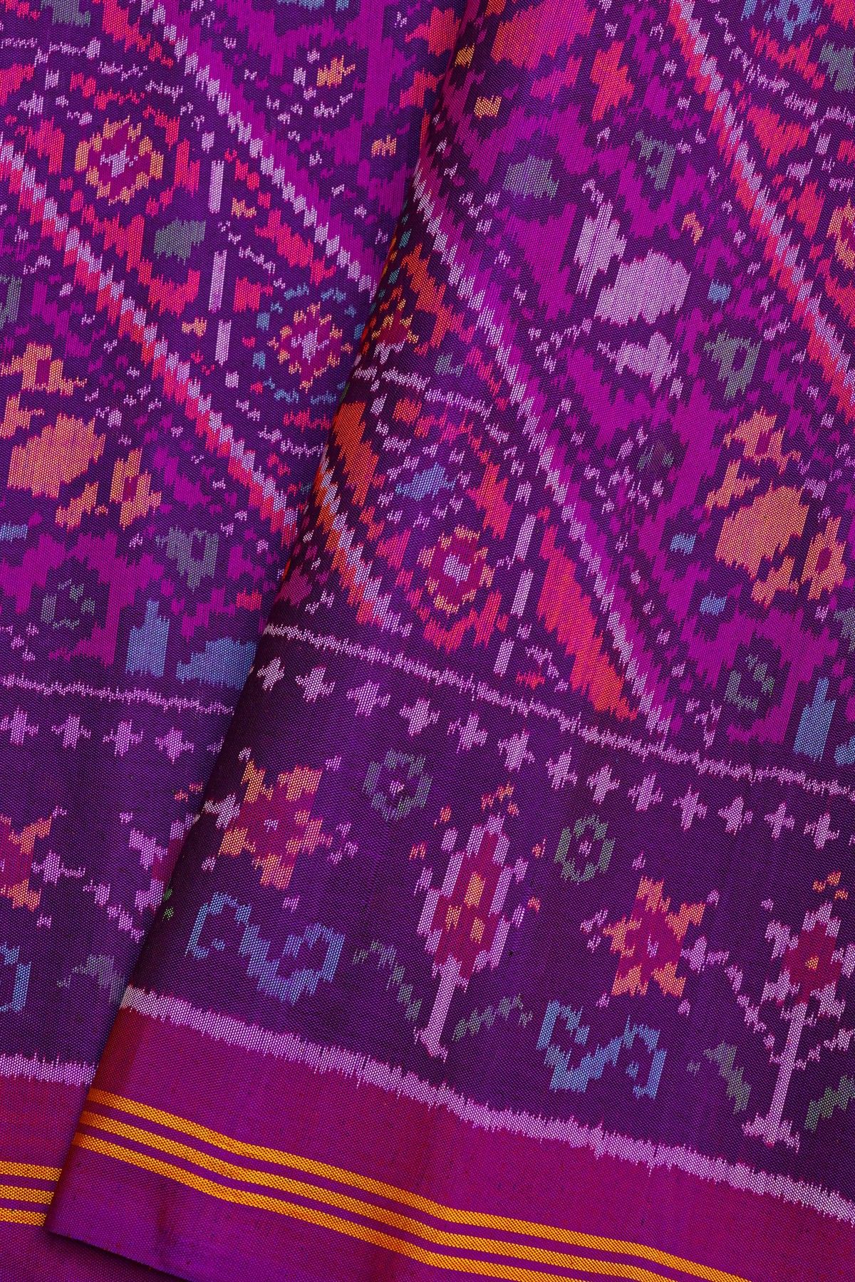 Patola Silk Dual Colour Saree With All Over Florals Design In Cross Lines