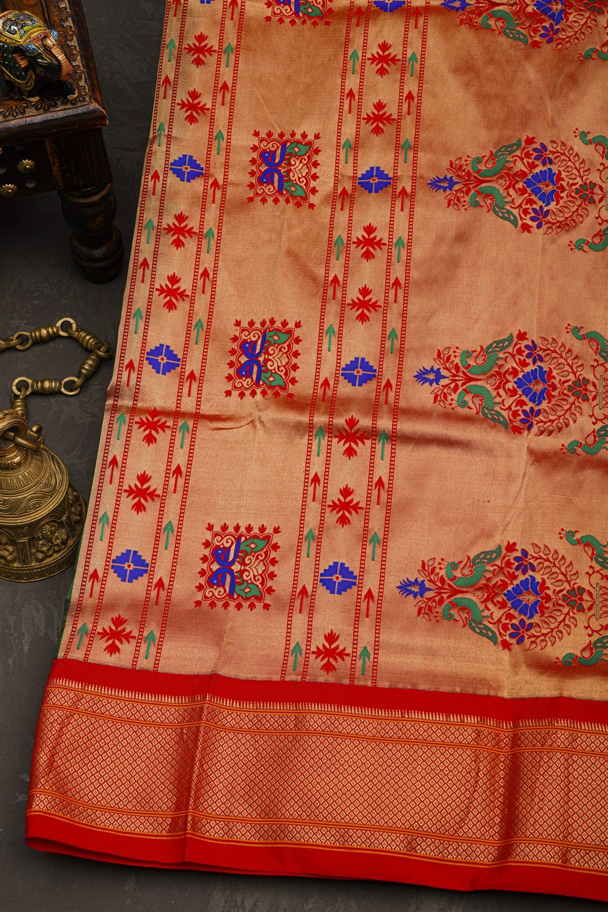 Narayanpet Silk Bottle Green Saree With Flower Buttis Body