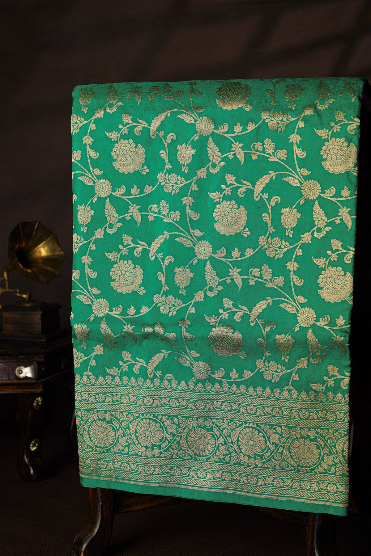 Banarasi Silk Sea Green Saree With Floral And Leaf Jaal Body