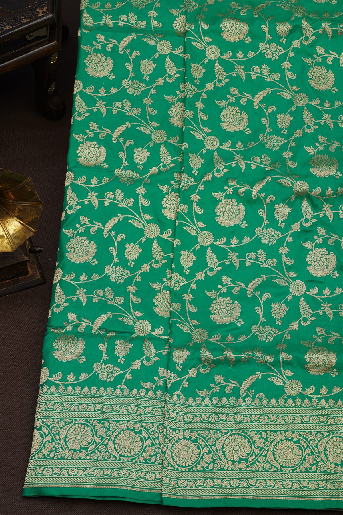 Banarasi Silk Sea Green Saree With Floral And Leaf Jaal Body