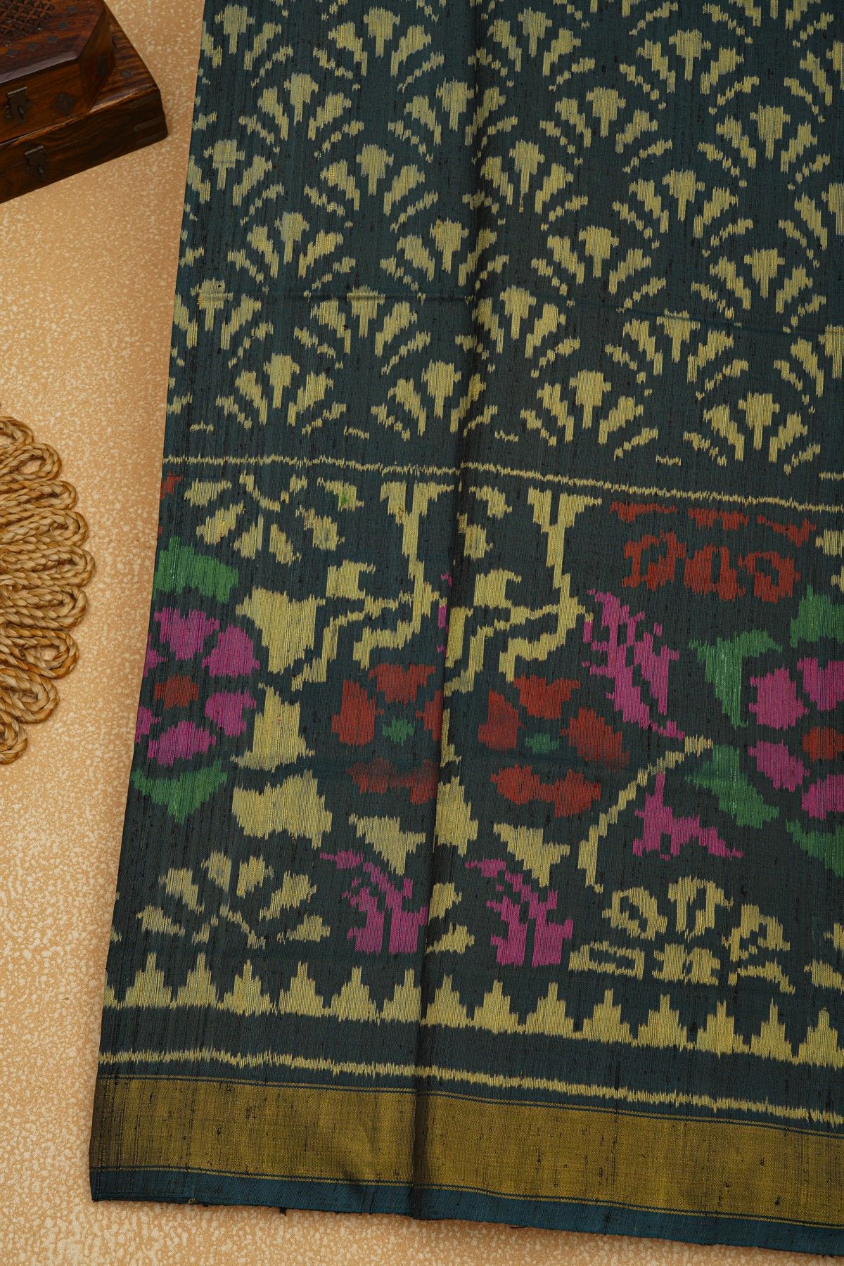 Patola Silk Dual Colour Saree With Florals And Leaves Body