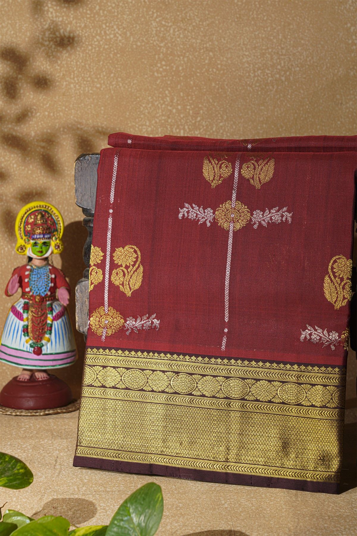 Venkatagiri Silk Maroon Saree With Diamonds And Florals Border