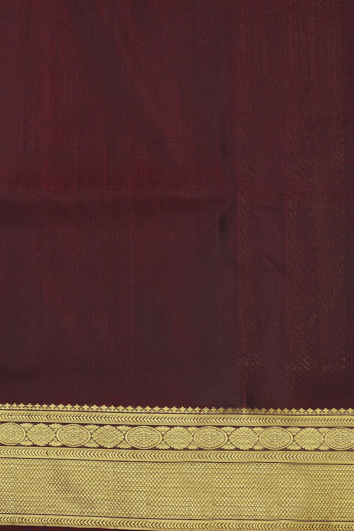 Venkatagiri Silk Mehendi Green Saree With Diamonds And Florals Border