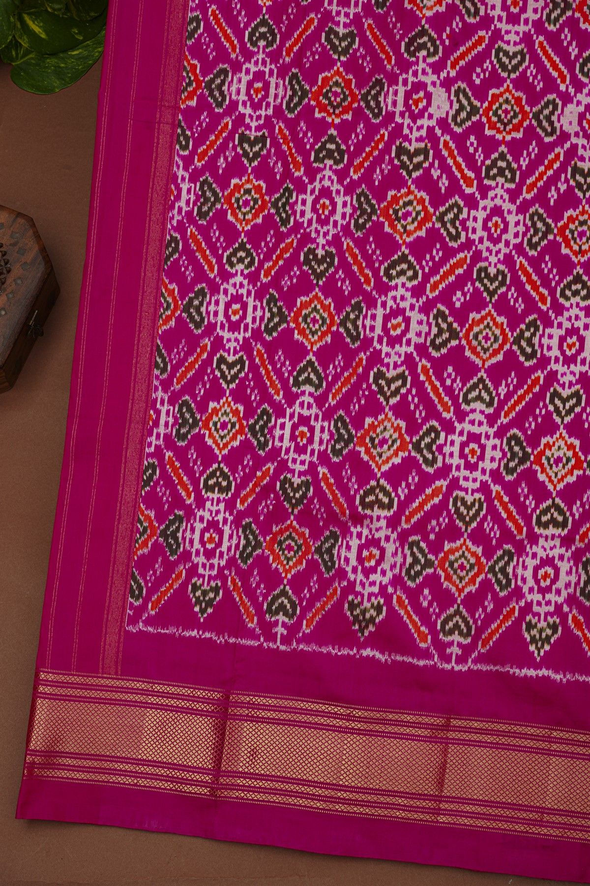 Ikat Silk Off White Saree With Diamonds And Temples Border