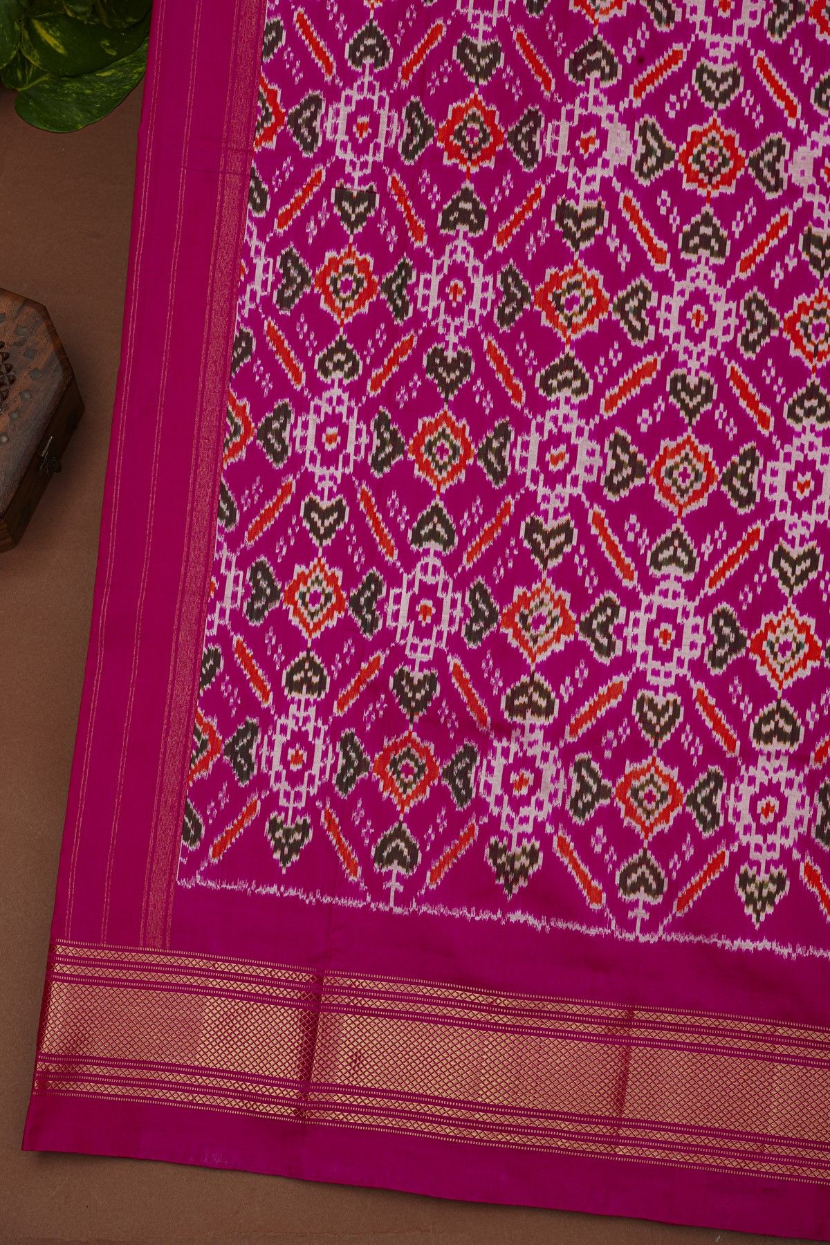 Ikat Silk Off White Saree With Diamonds And Temples Border
