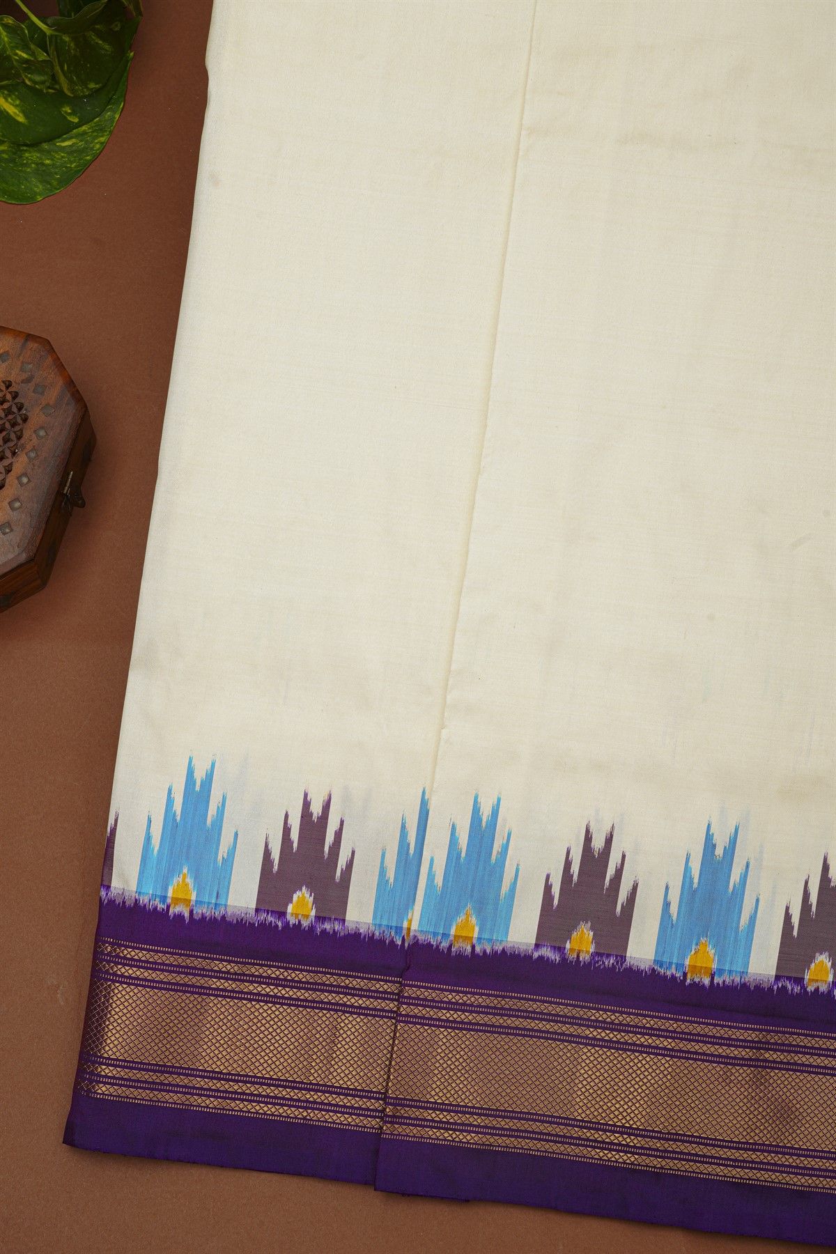 Ikat Silk Off White Saree With Diamonds And Temples Border