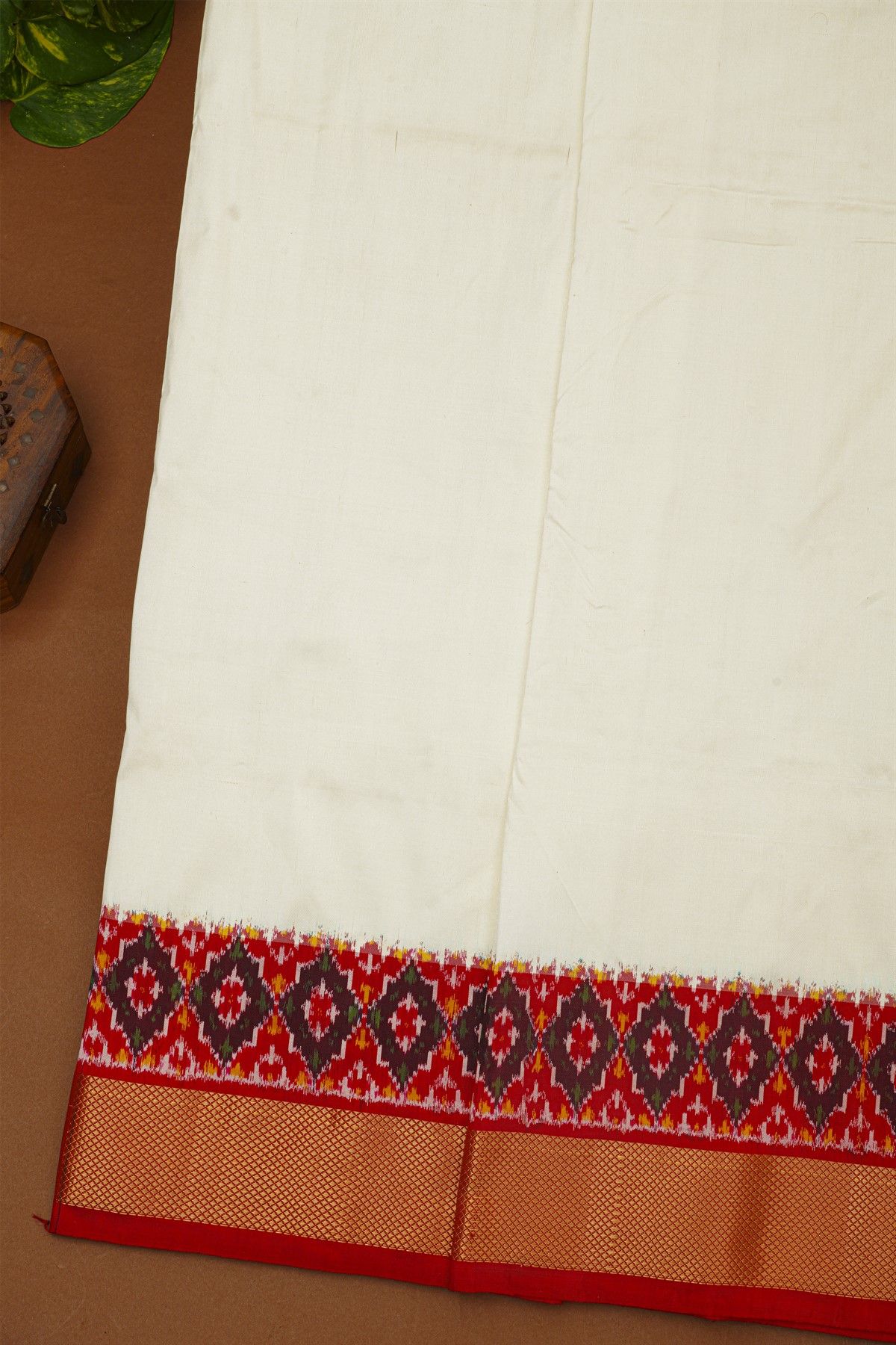 Pochampally Ikat Silk Off White Saree Red Ikat Motif Border And Zari Accent
