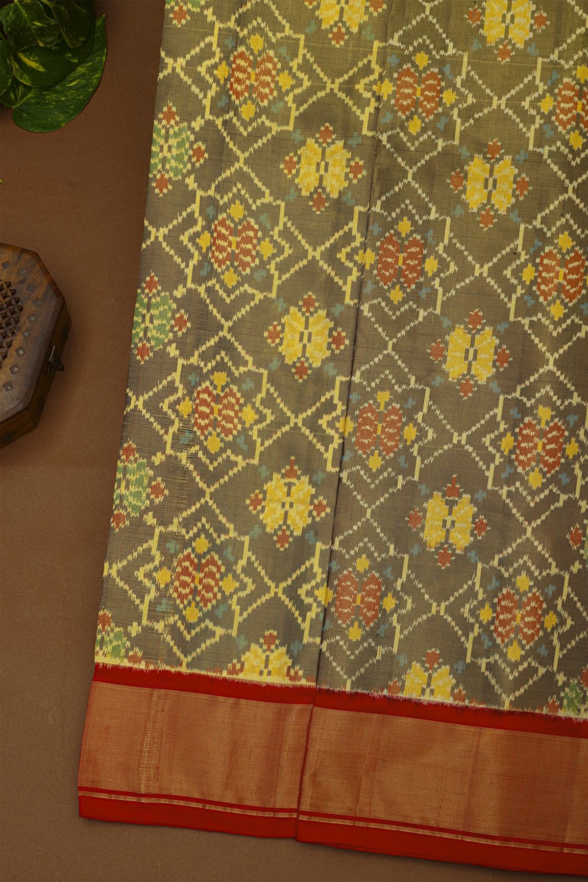 Ikat Silk Dual Colour Saree With Florals And Leaves In Cross Checks Body