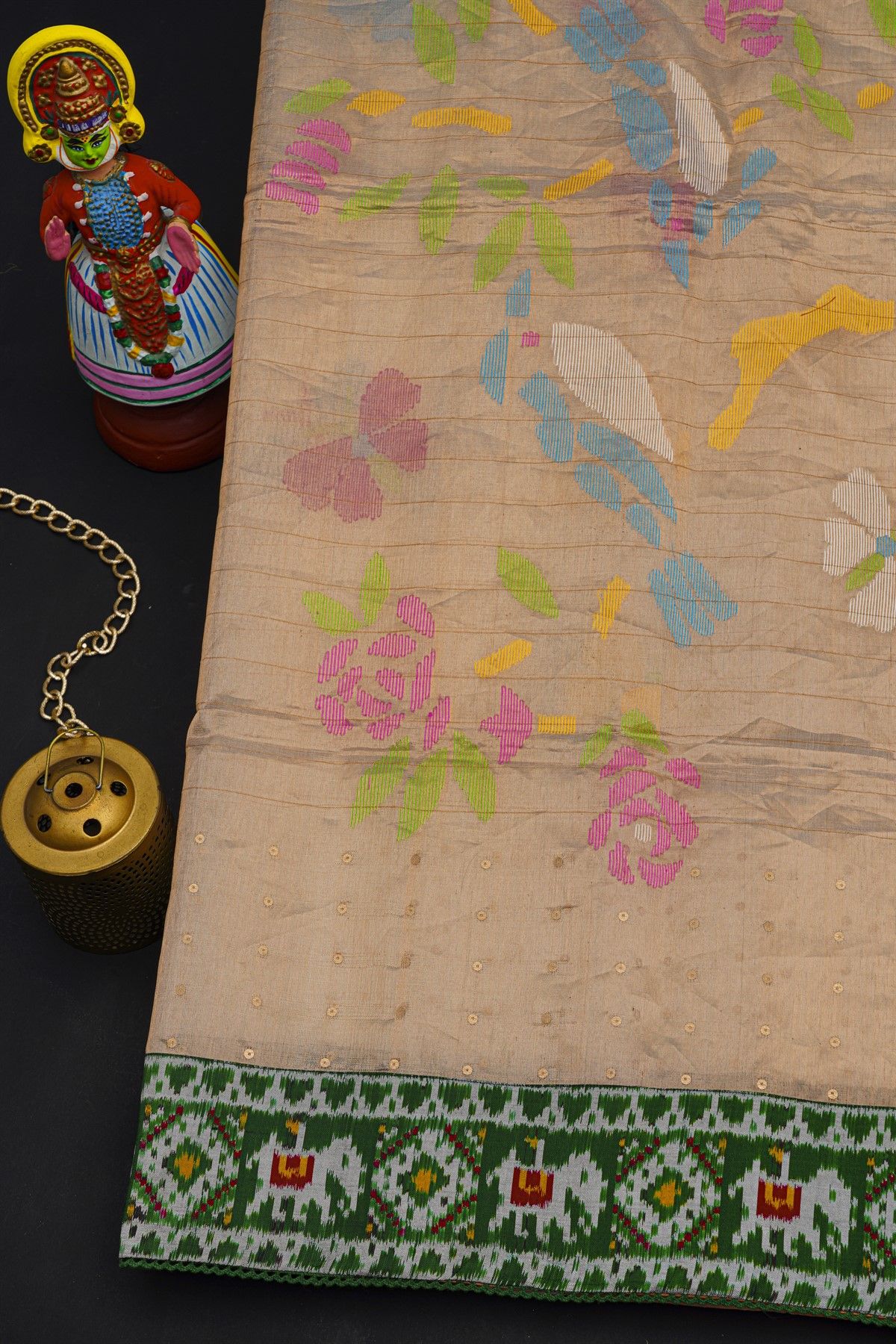 Fusion Silk Off White Saree With Floral And Elephant Border