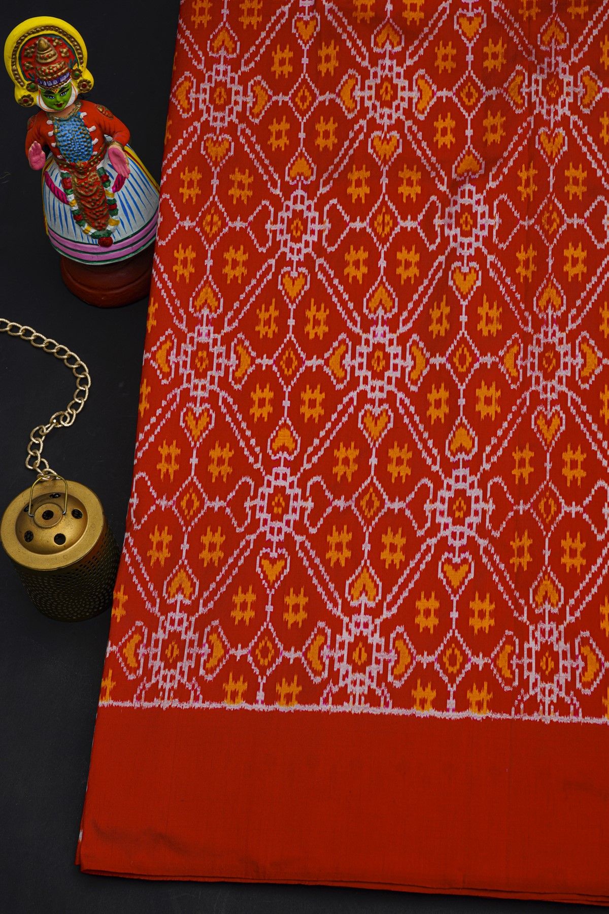 Fusion Ikat Silk Off White Saree With Floral And Leaf Patchwork Body