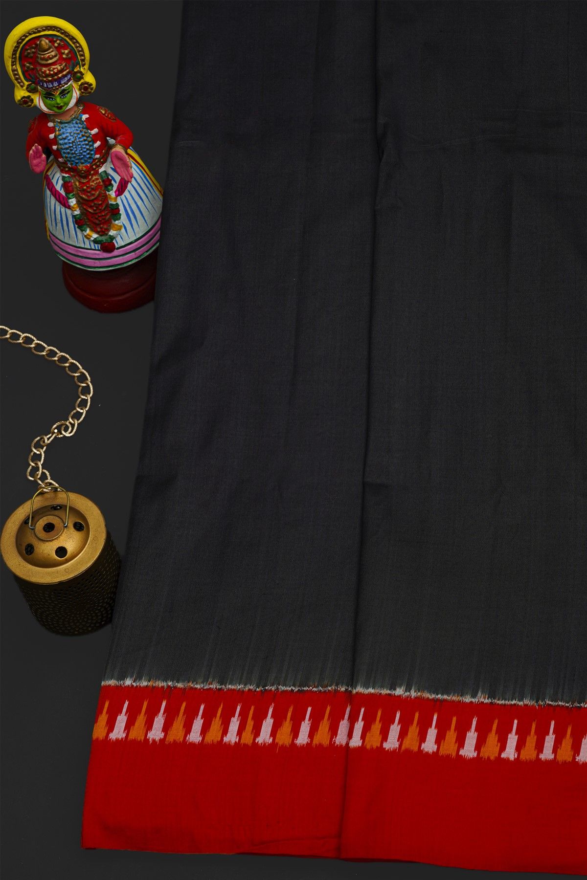 Fusion Silk Black Saree With Florals And Parrot Pallu