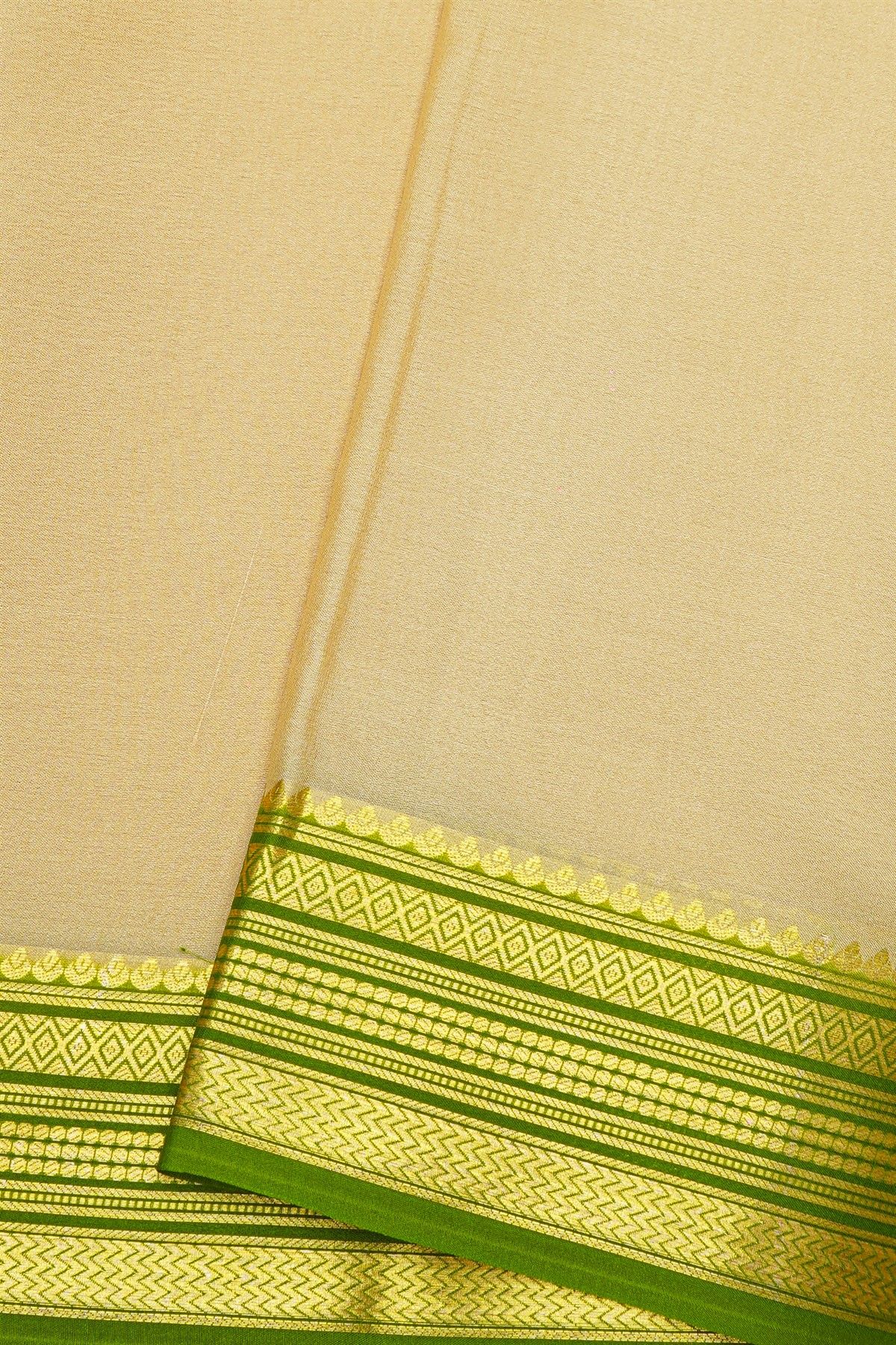 Mysore Crepe Cream Saree With Zig-Zig Lines In Buttis Border