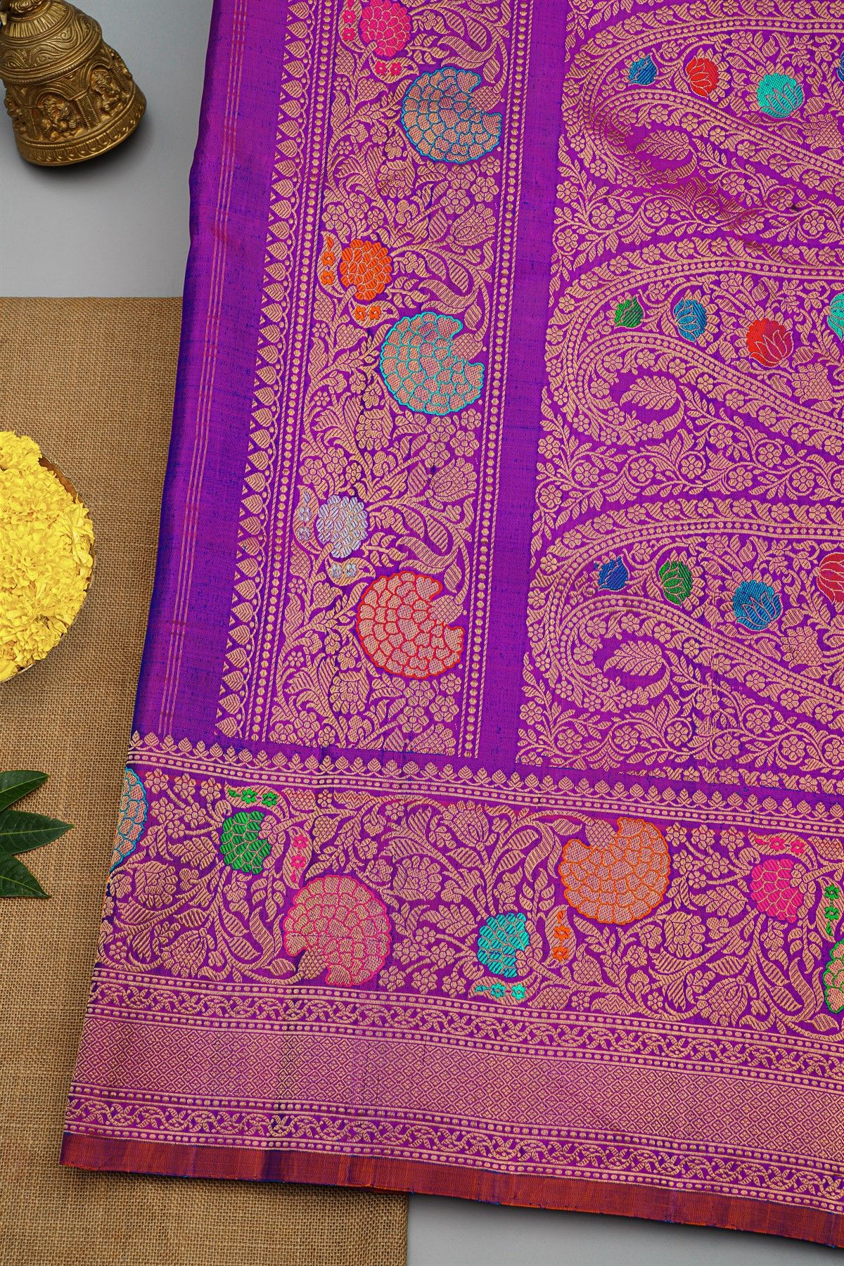 Gadwal Silk Dual Colour Saree With Florals And Leaves Jaal Border