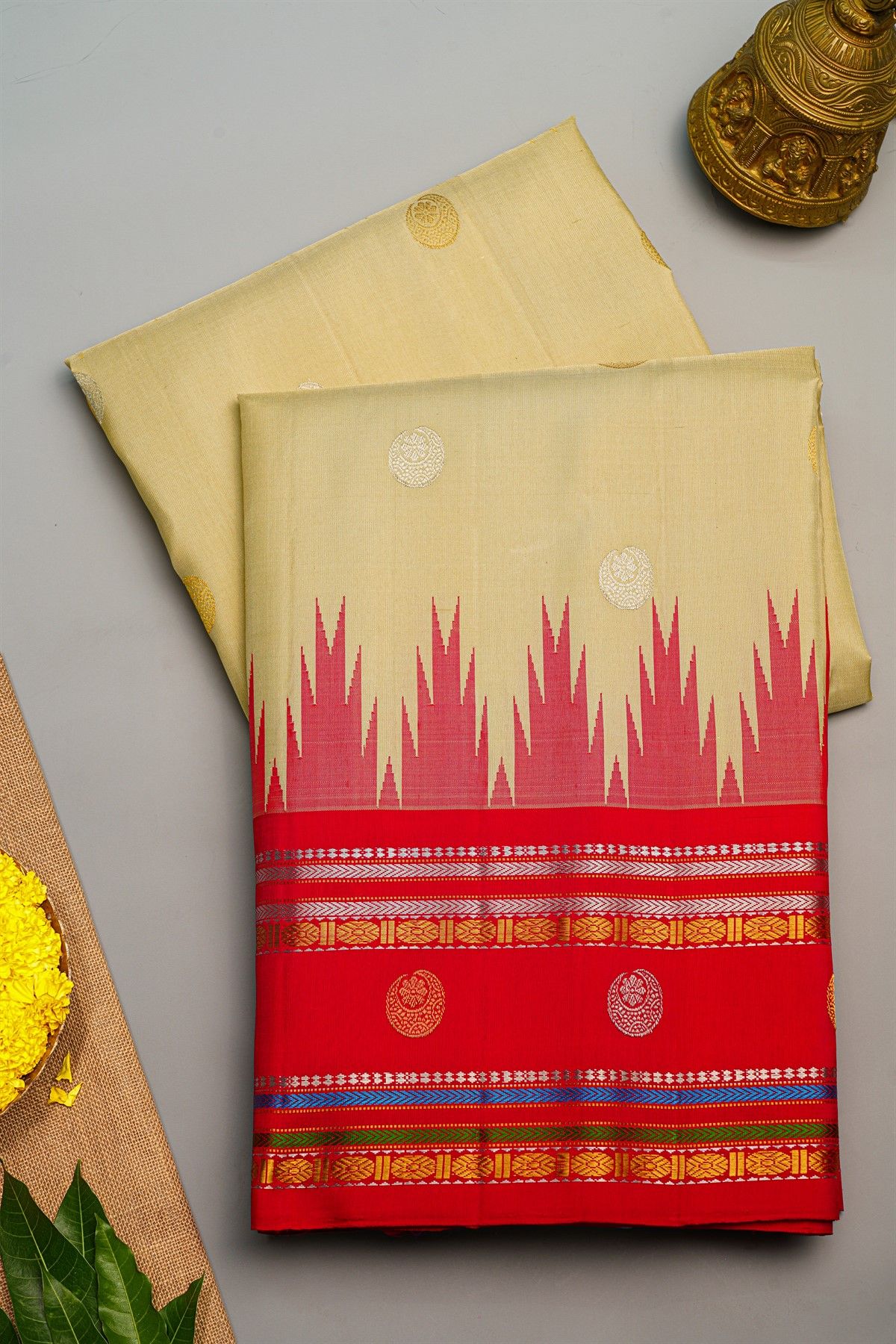 Gadwal Silk Cream Saree With Florals And Buttis Border