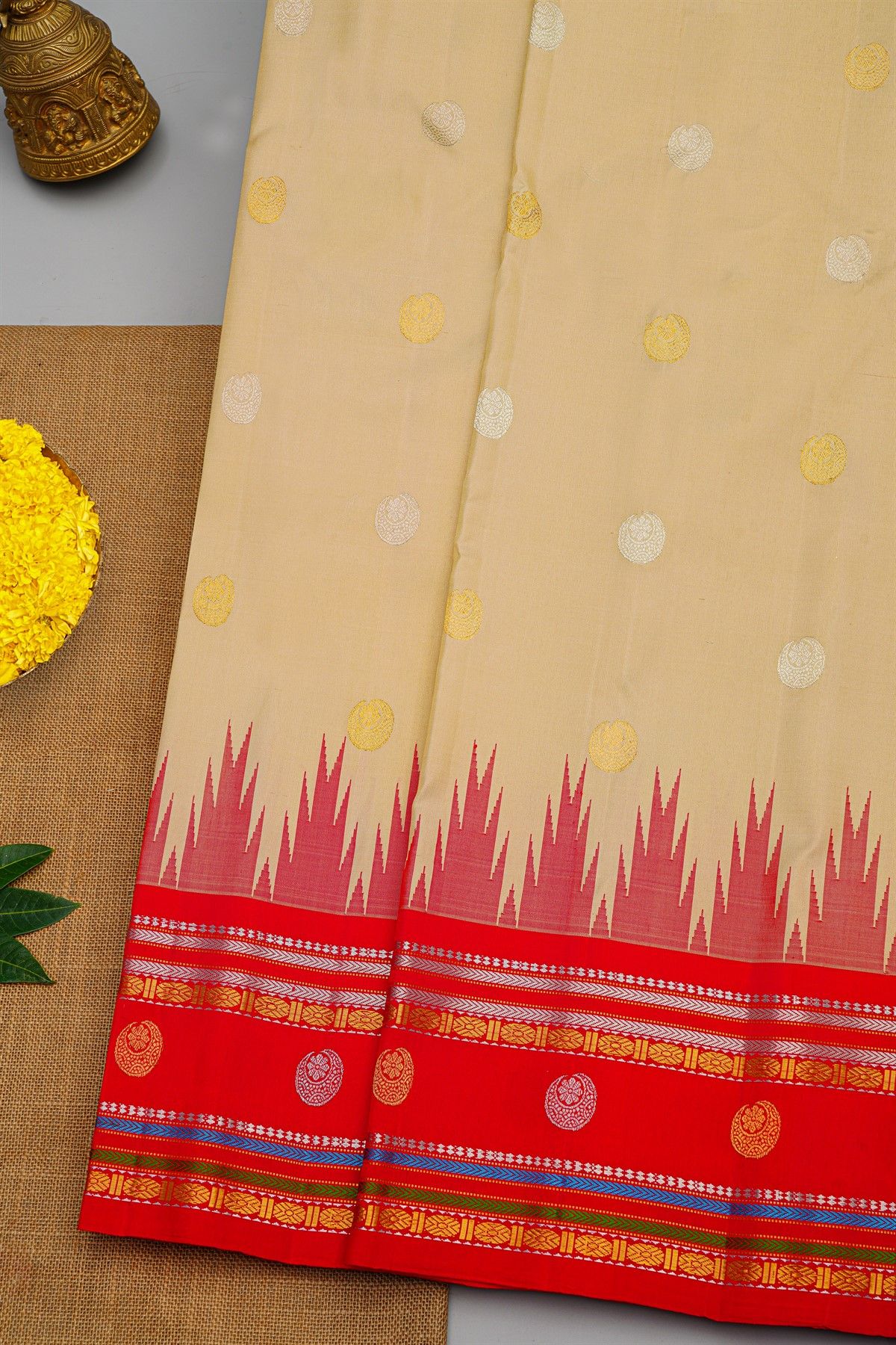 Gadwal Silk Cream Saree With Florals And Buttis Border