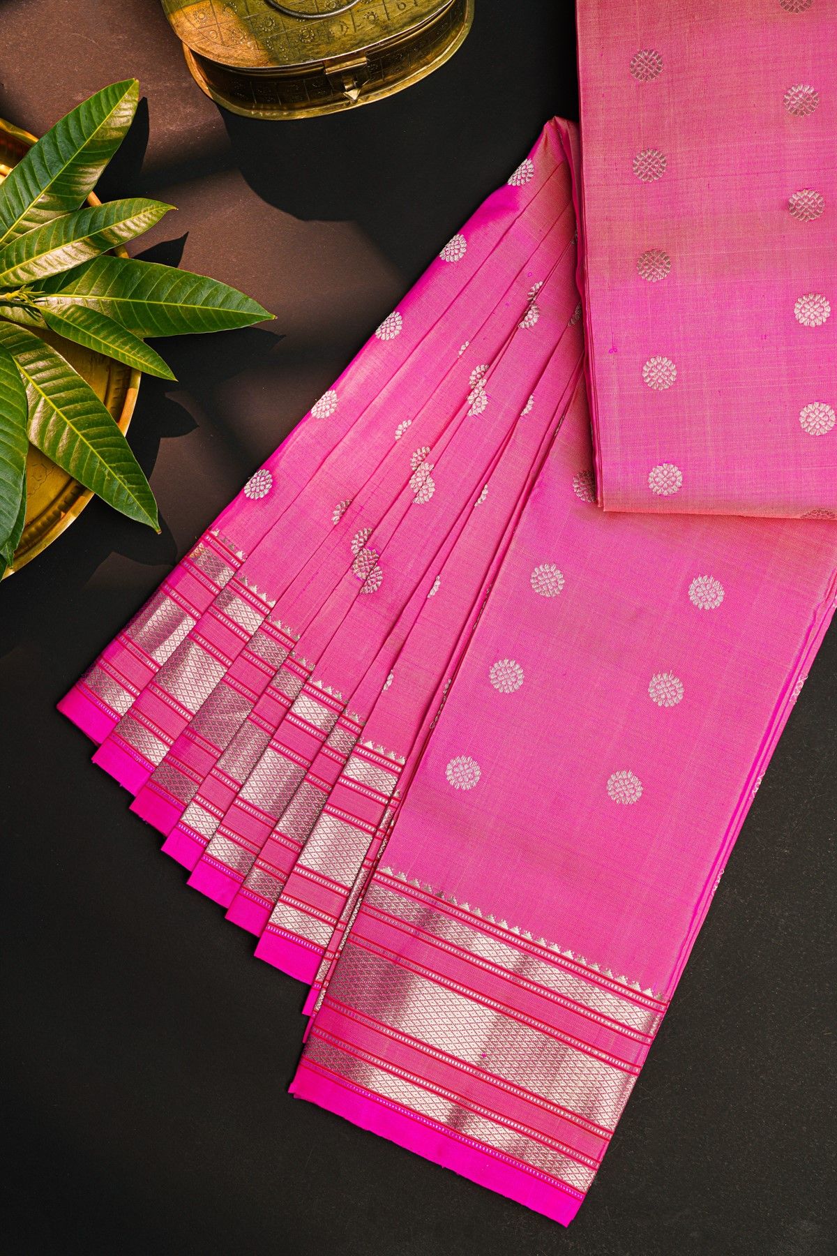 Gadwal Silk Pink Saree With Diamonds And Temples Border