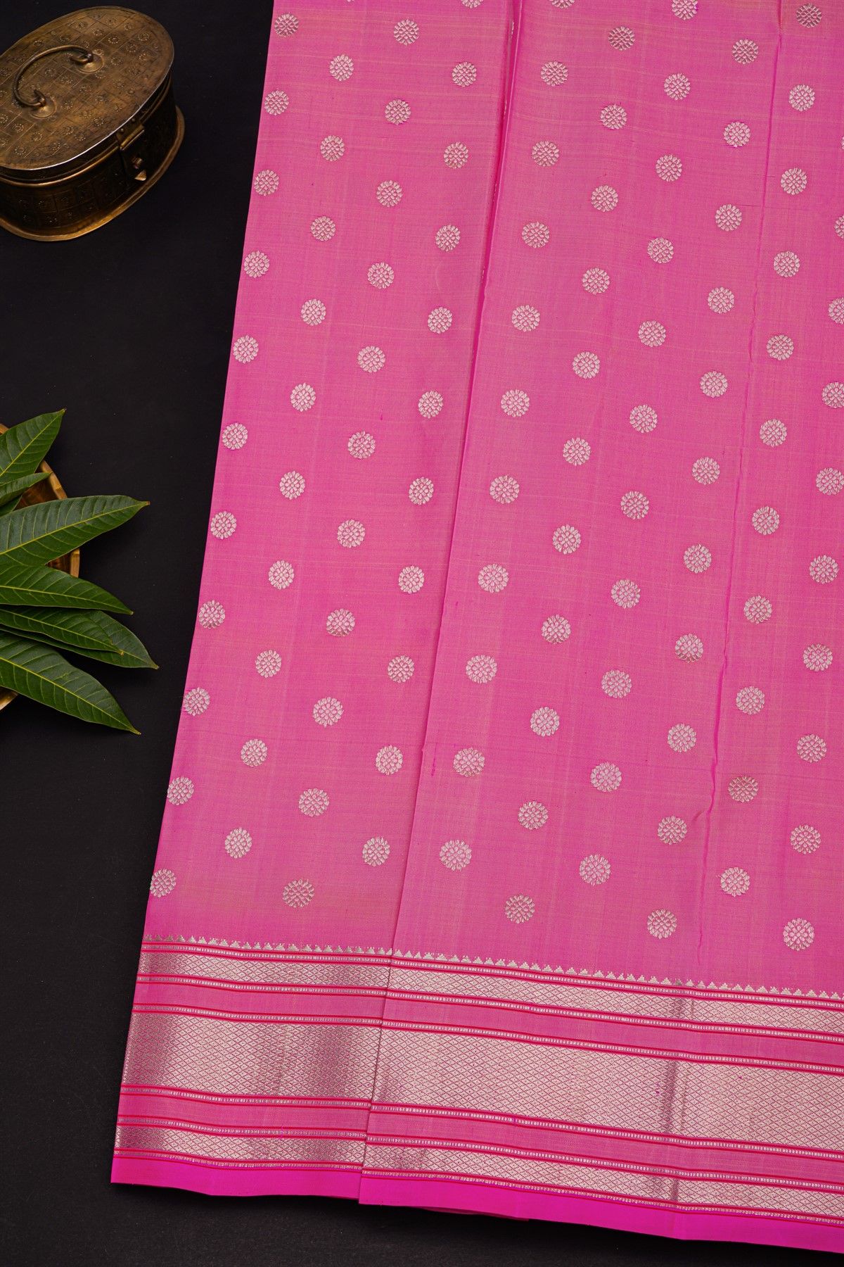 Gadwal Silk Pink Saree With Diamonds And Temples Border