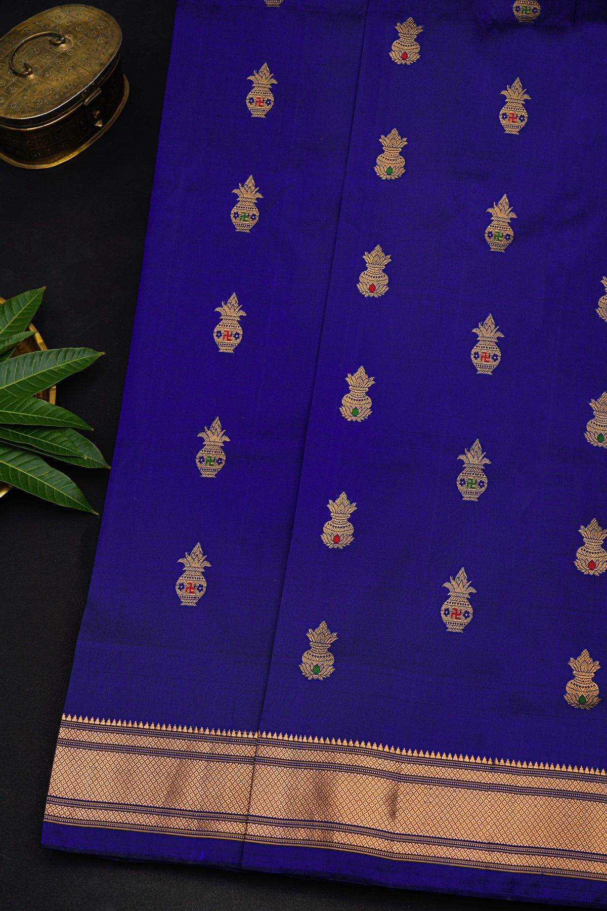 Gadwal Silk Blue Saree With Floral And Leaf Zari Body