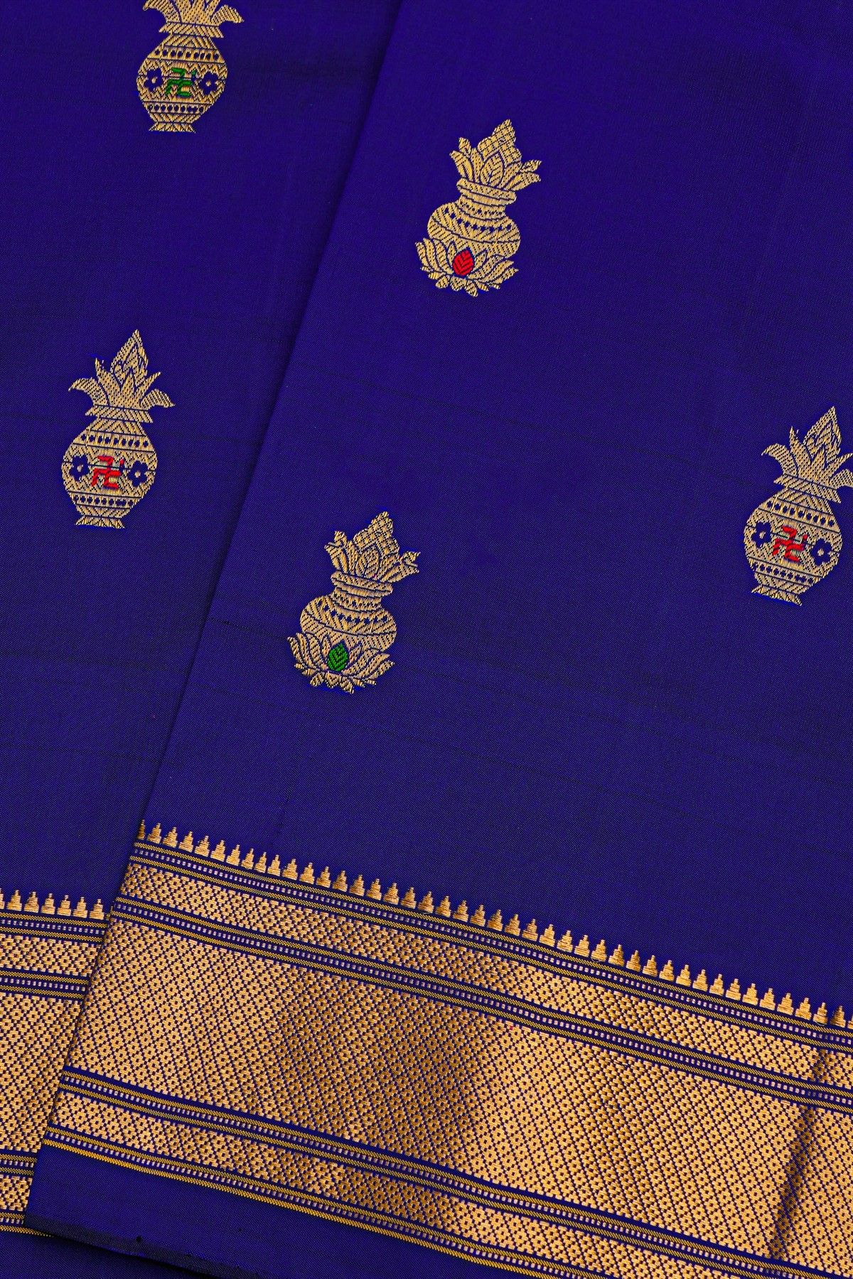 Gadwal Silk Blue Saree With Floral And Leaf Zari Body