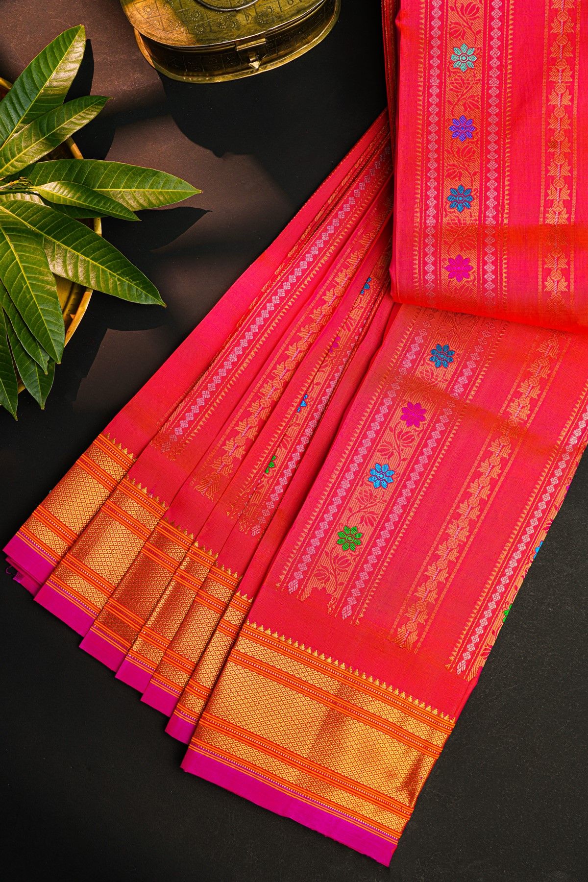 Gadwal Silk Reddish Pink Saree With Floral And Leaf Lines Body