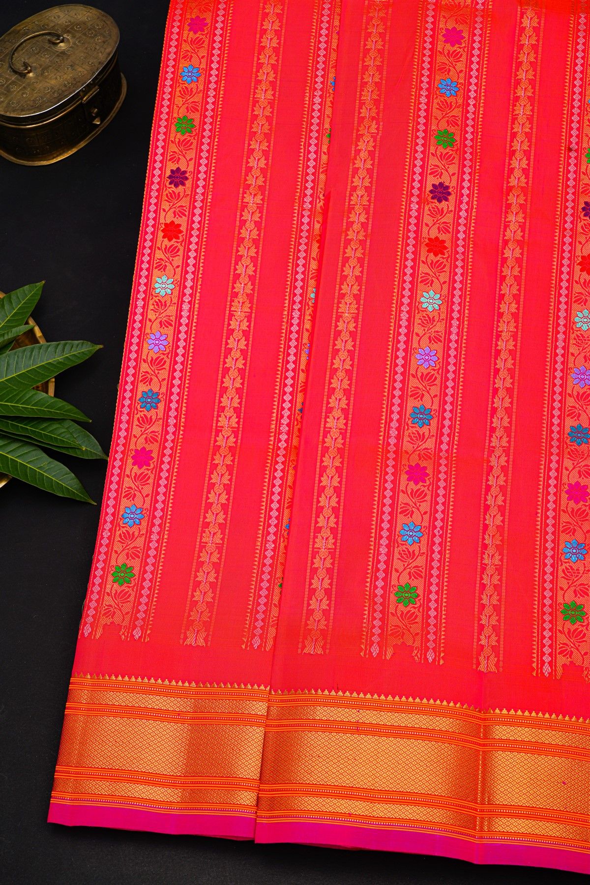 Gadwal Silk Reddish Pink Saree With Floral And Leaf Lines Body