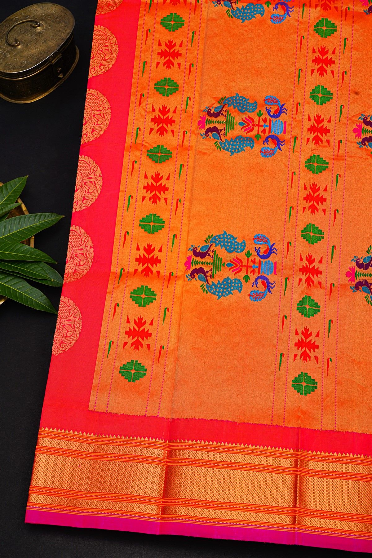 Gadwal Silk Reddish Pink Saree With Floral And Leaf Lines Body
