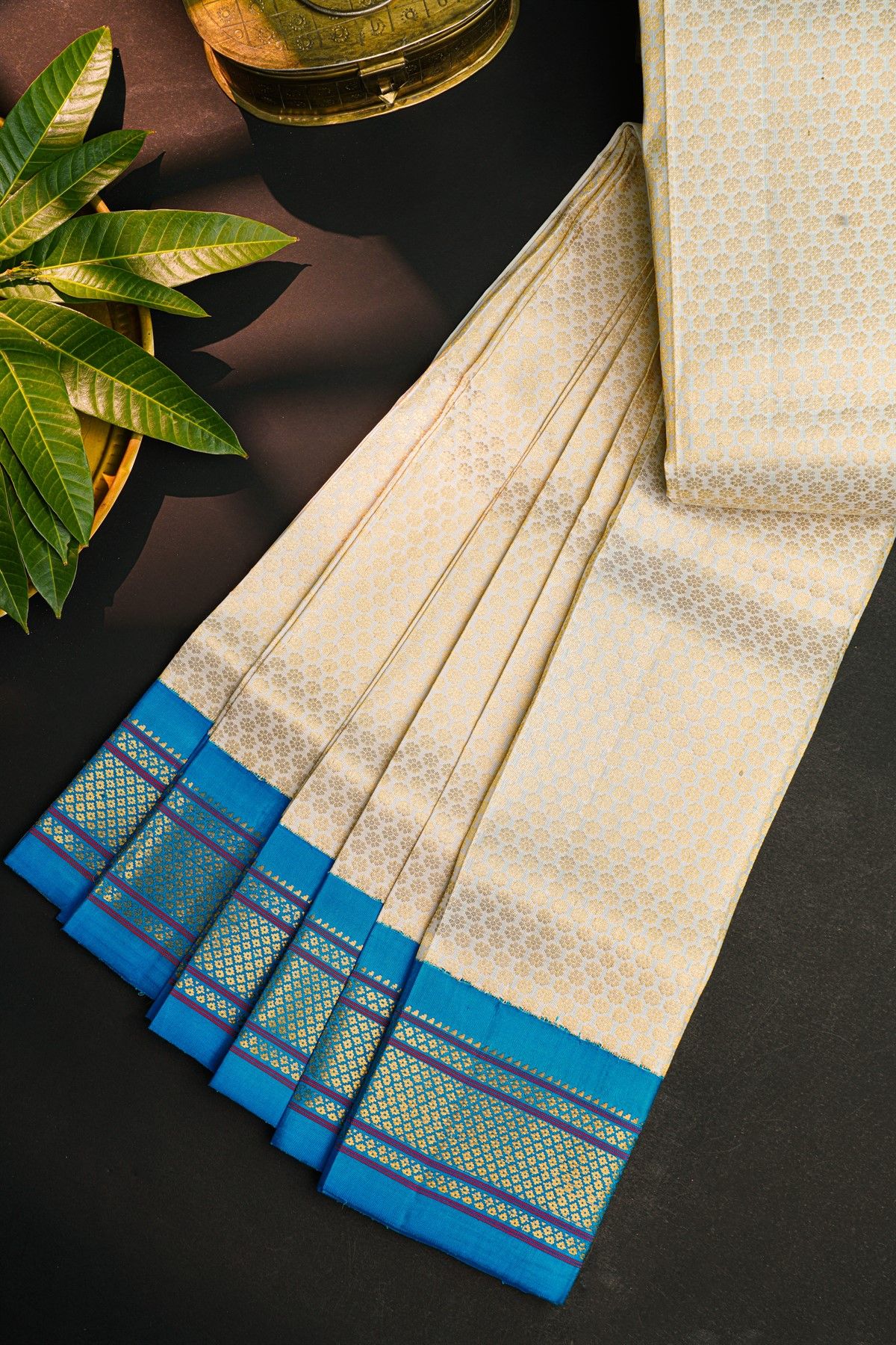 Gadwal Silk Off White Saree With Floral And Leaf Zari Body