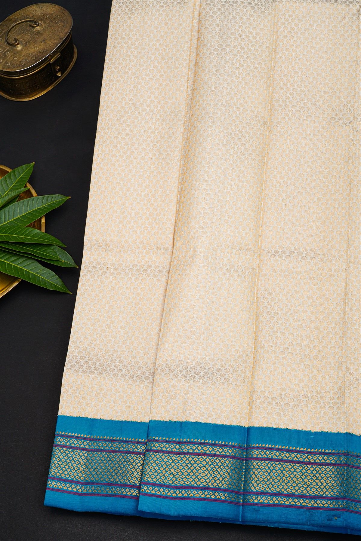 Gadwal Silk Off White Saree With Floral And Leaf Zari Body
