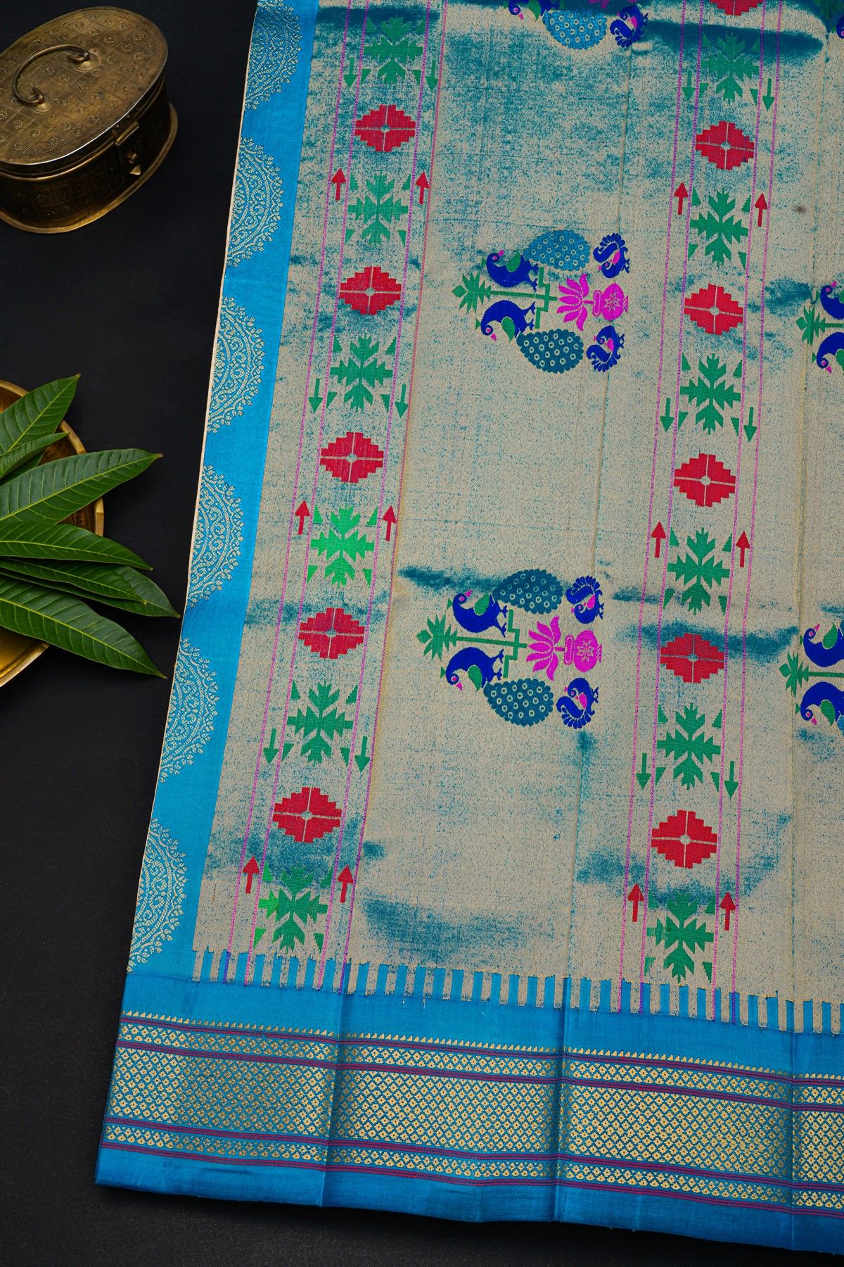 Gadwal Silk Off White Saree With Floral And Leaf Zari Body
