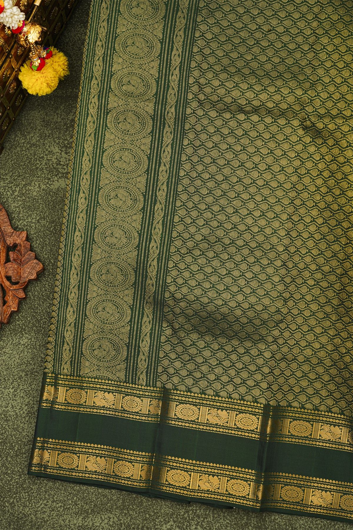 Kancheepuram Silk Dual Colour Saree With Florals And Peacocks Traditional Gap Border