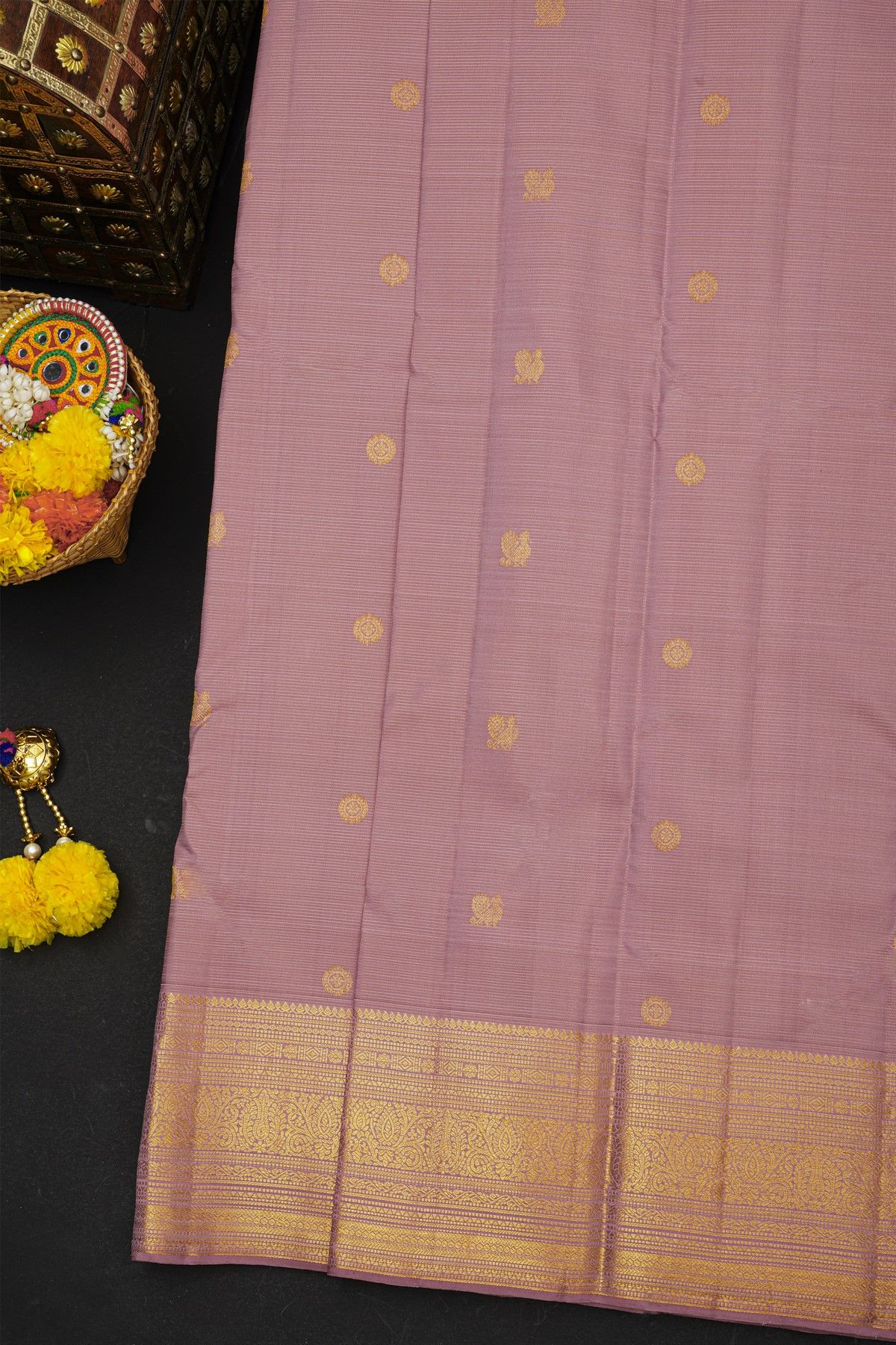 Kancheepuram Silk Lavender Saree With Florals And Peacock Butti Body