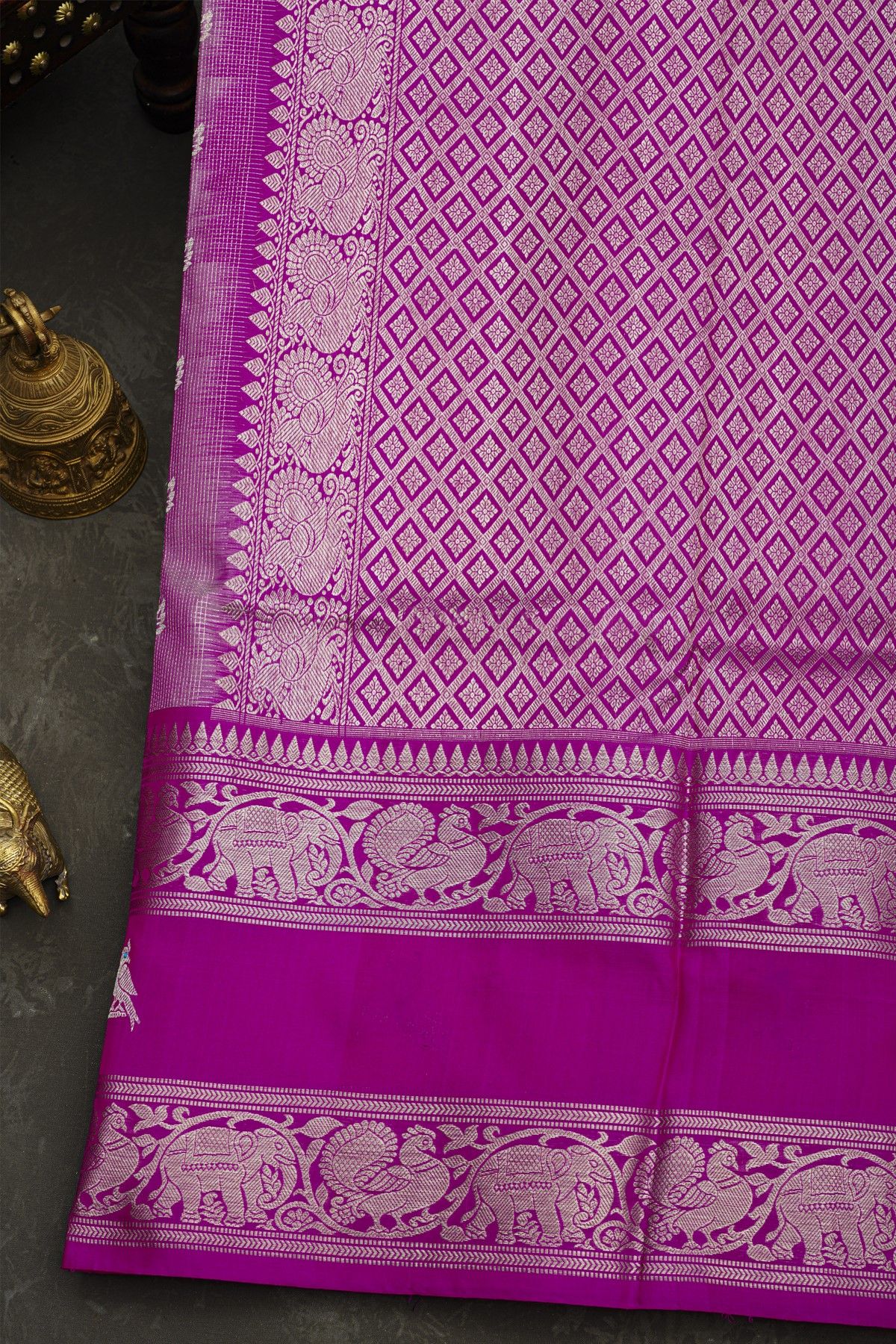 Venkatagiri Silk Light Purple Saree With Elephants And Peacocks Buttis In Gap Border