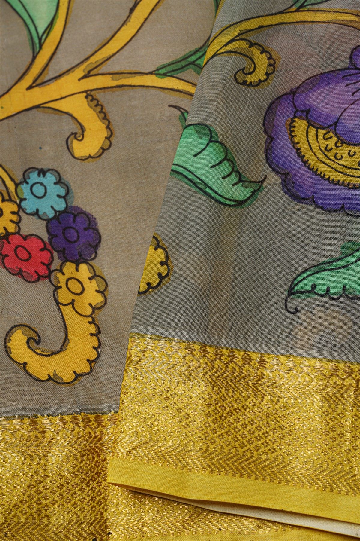 Kalamkari Grey Saree With Diamonds And Cross Lines Border